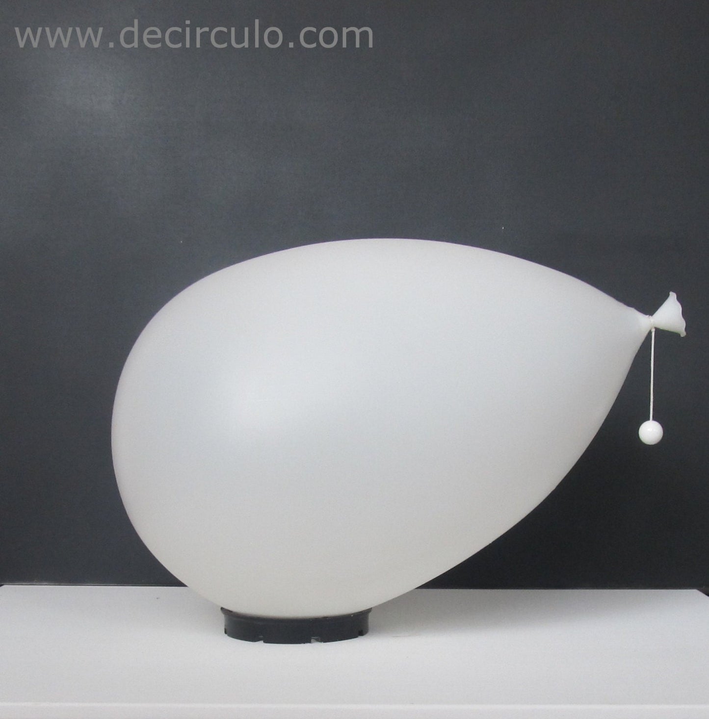 Ontworpen door Yves Christin voor Bilumen witte Balloon wand/plafondlamp of Tafellamp XL