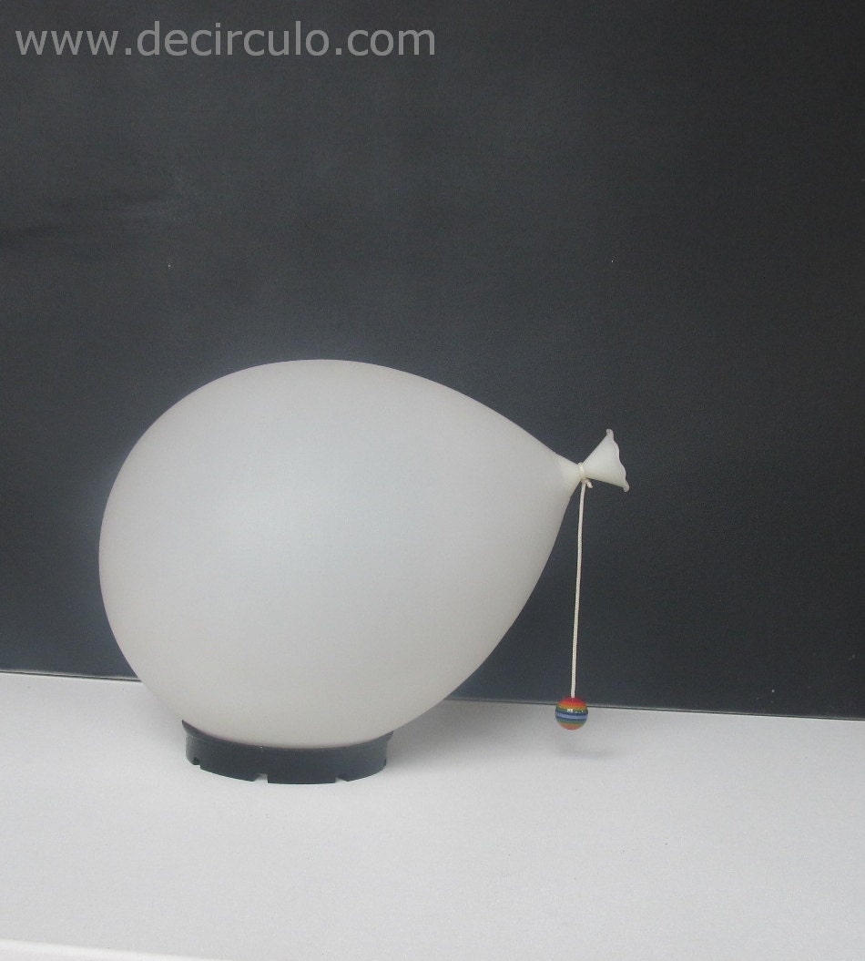 Lámpara Balloon diseñada por Yves Christin para sobremesa o aplique/techo Bilumen, Italia 1975 difusor de plástico soplado y base de ABS negro