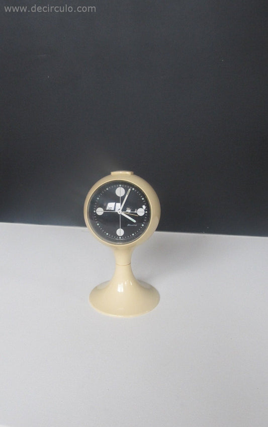 Blessing alarm clock, white pedestal tulip shape, made in Germany. Space age era, made of plastic from the early 1970s