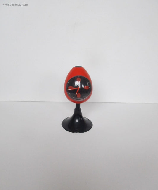Reservado para A... Reloj despertador rojo con pedestal negro en forma de tulipán, fabricado en Alemania. Era espacial, hecha de plástico desde principios de los años 1970