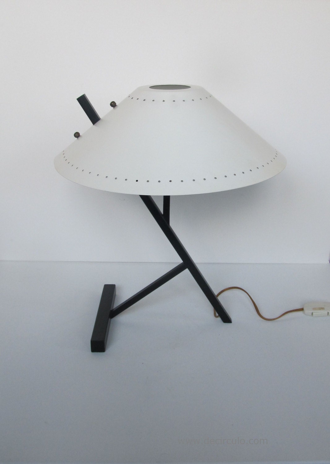 Prachtige tafellamp uit de jaren 50, bureaulamp van wit metaal en aluminium