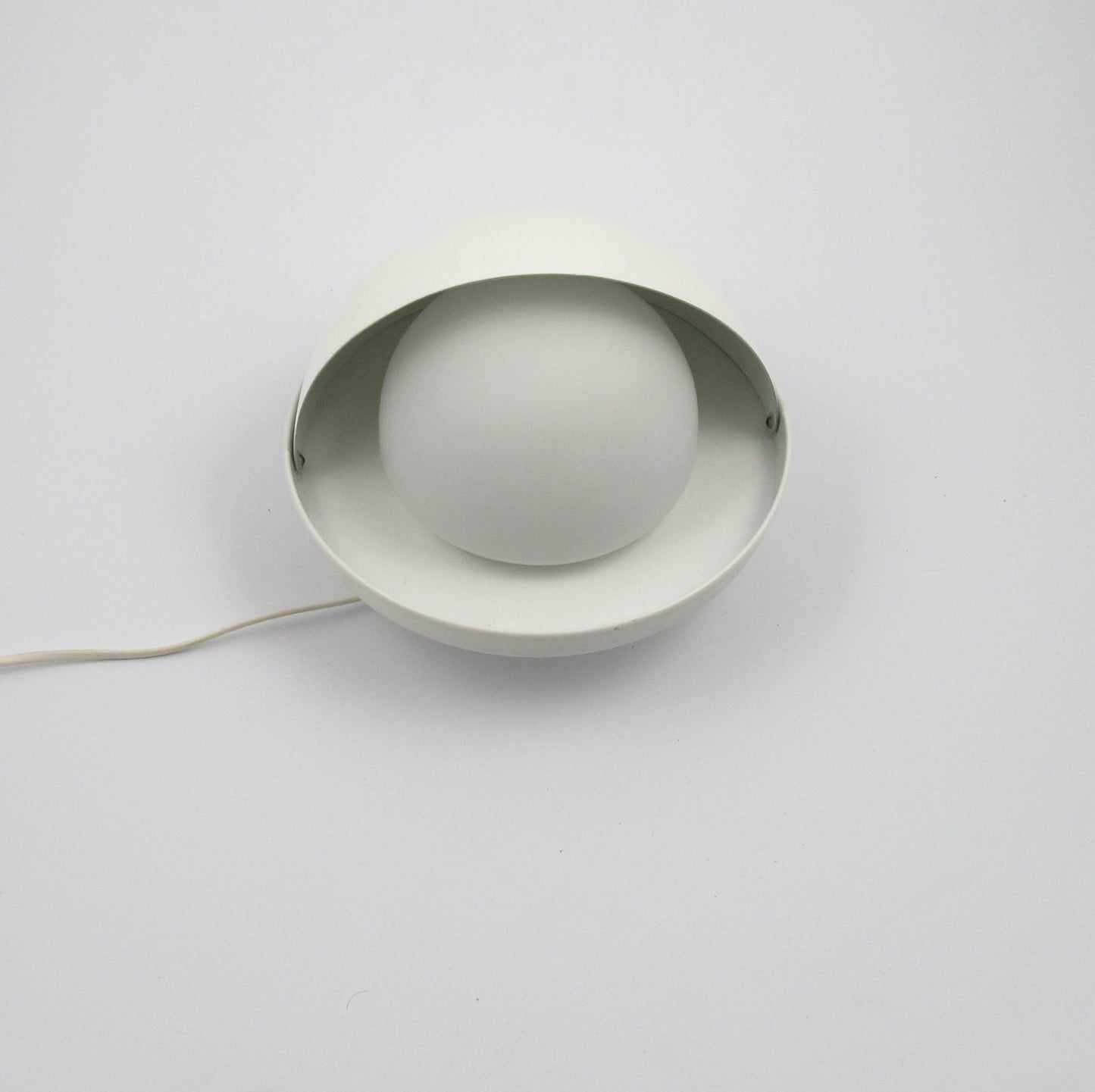 Dijkstra eclips white metal wall light with glass