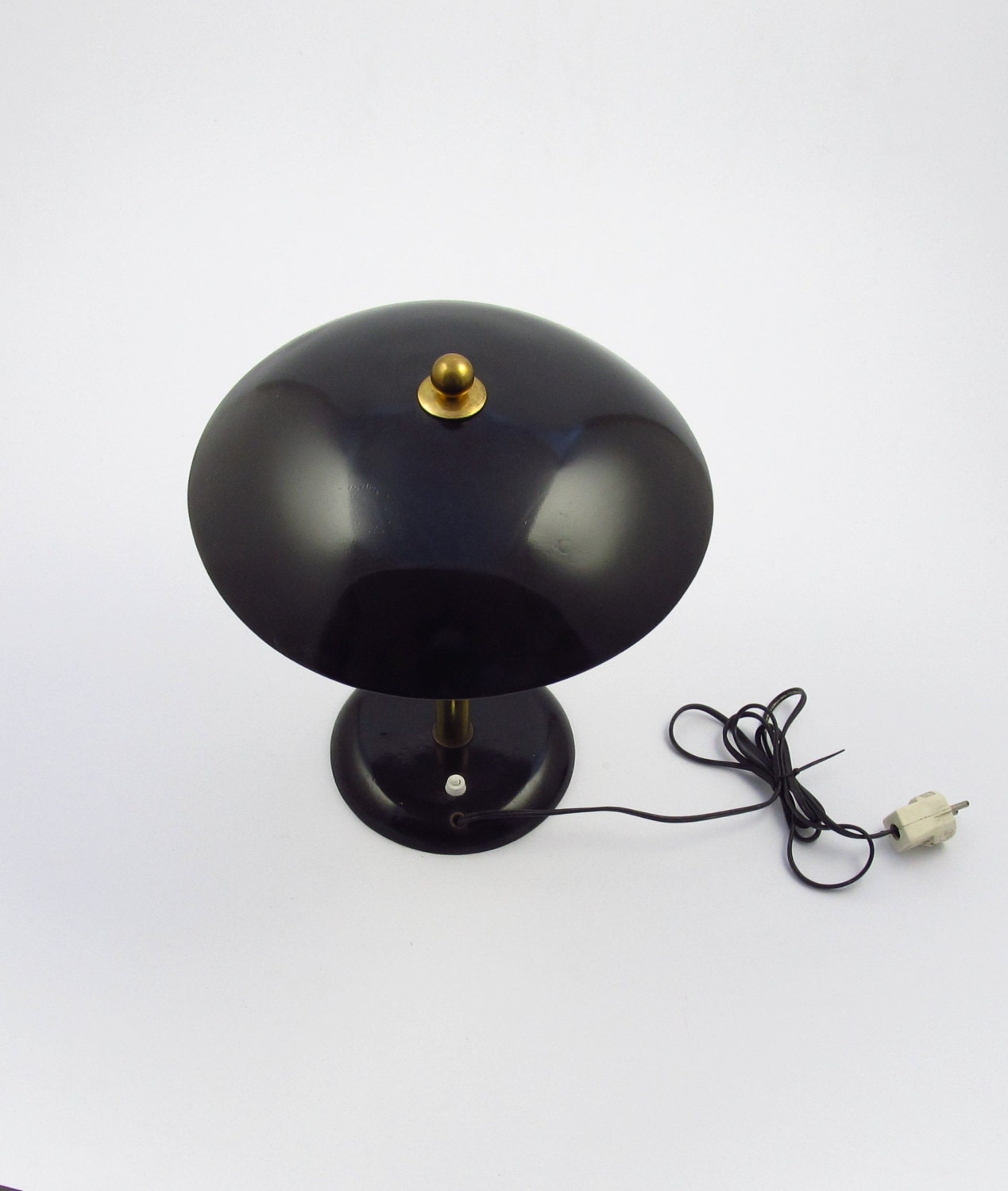 Art deco table lamp, heavy black metal desklamp from the artdeco era