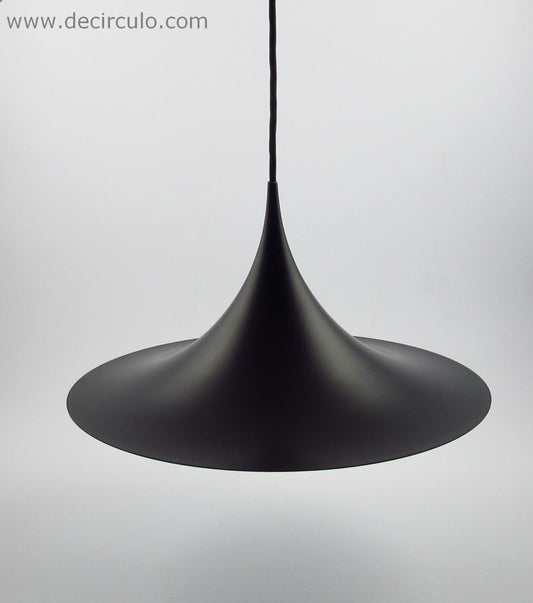 Copia de Ikea de los años setenta de la famosa lámpara Semi de Claus Bonderup y Torsten Thorup