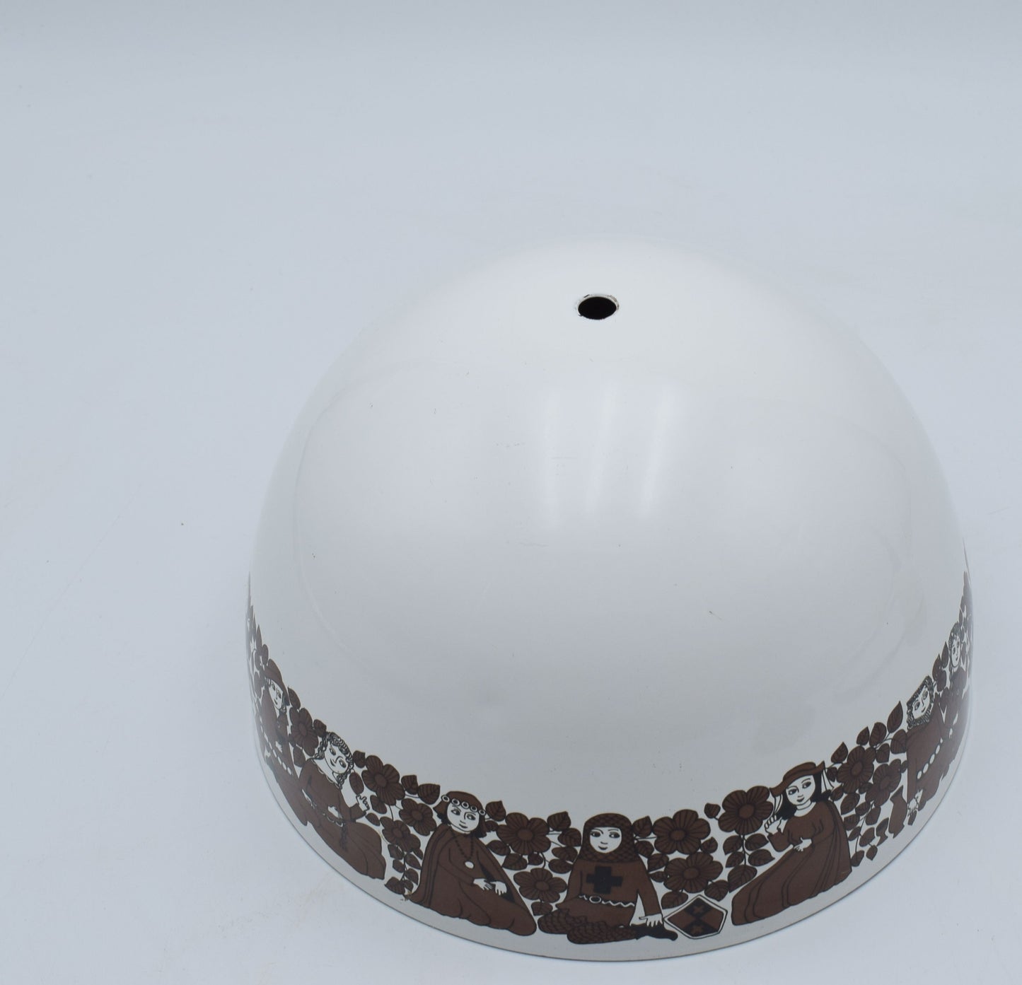 fog morup, enamel lamp, pendant light, franck arabia, louis poulsen, industrial lamp, verner panton, lyfa lyskaer, hala raak, holmegaard, jo Hammerborg, kitchen lamp, folklore celtic