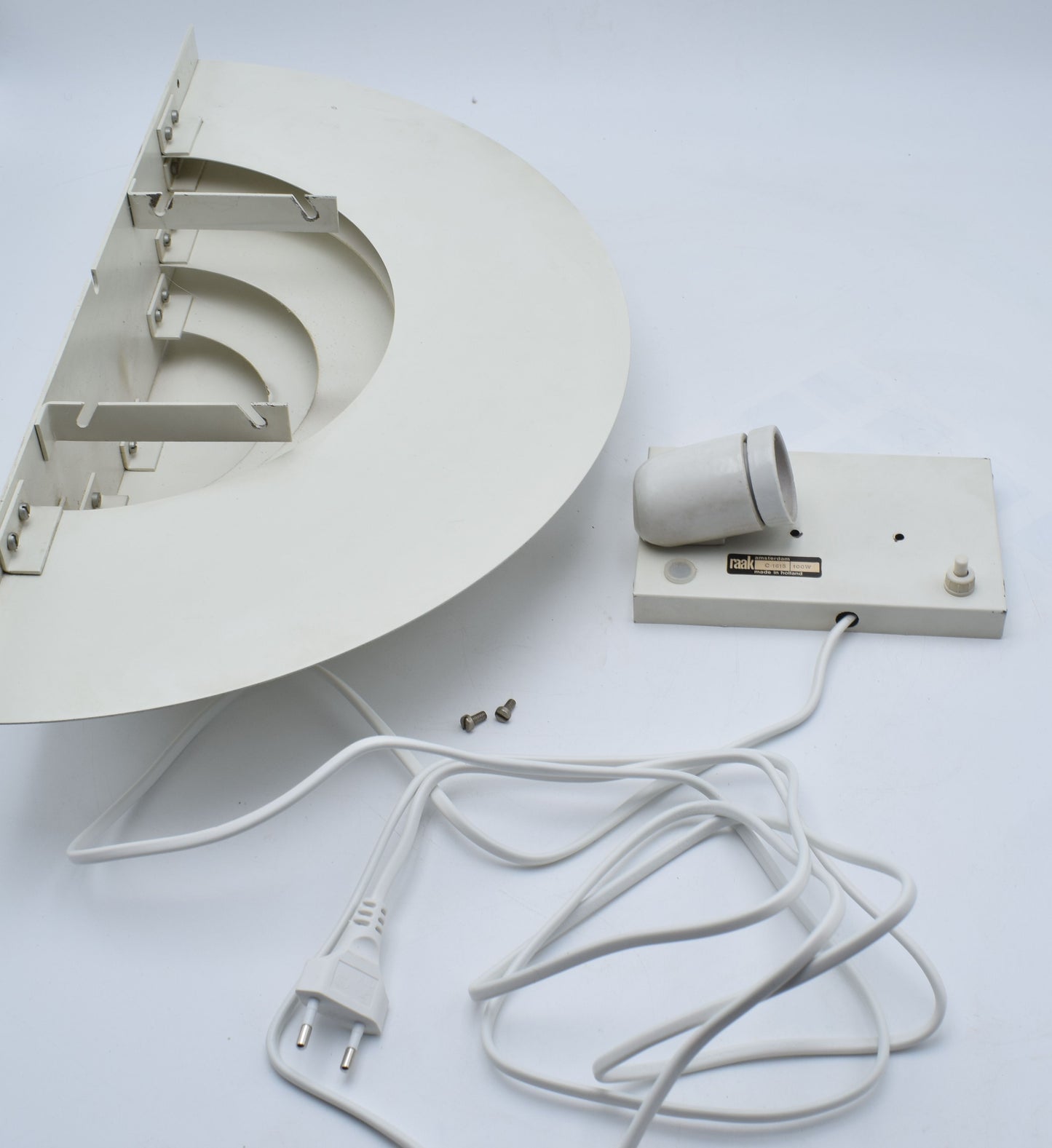 raak meander c1615, raak wall lamp, dutch design, 1970s 1960s lamp, white wall lamp, danish design lamp, poulsen lamp, jakobsson lamp, martha stewart, top best design, soho art deco, Philippe Starck, Joanna Gaines