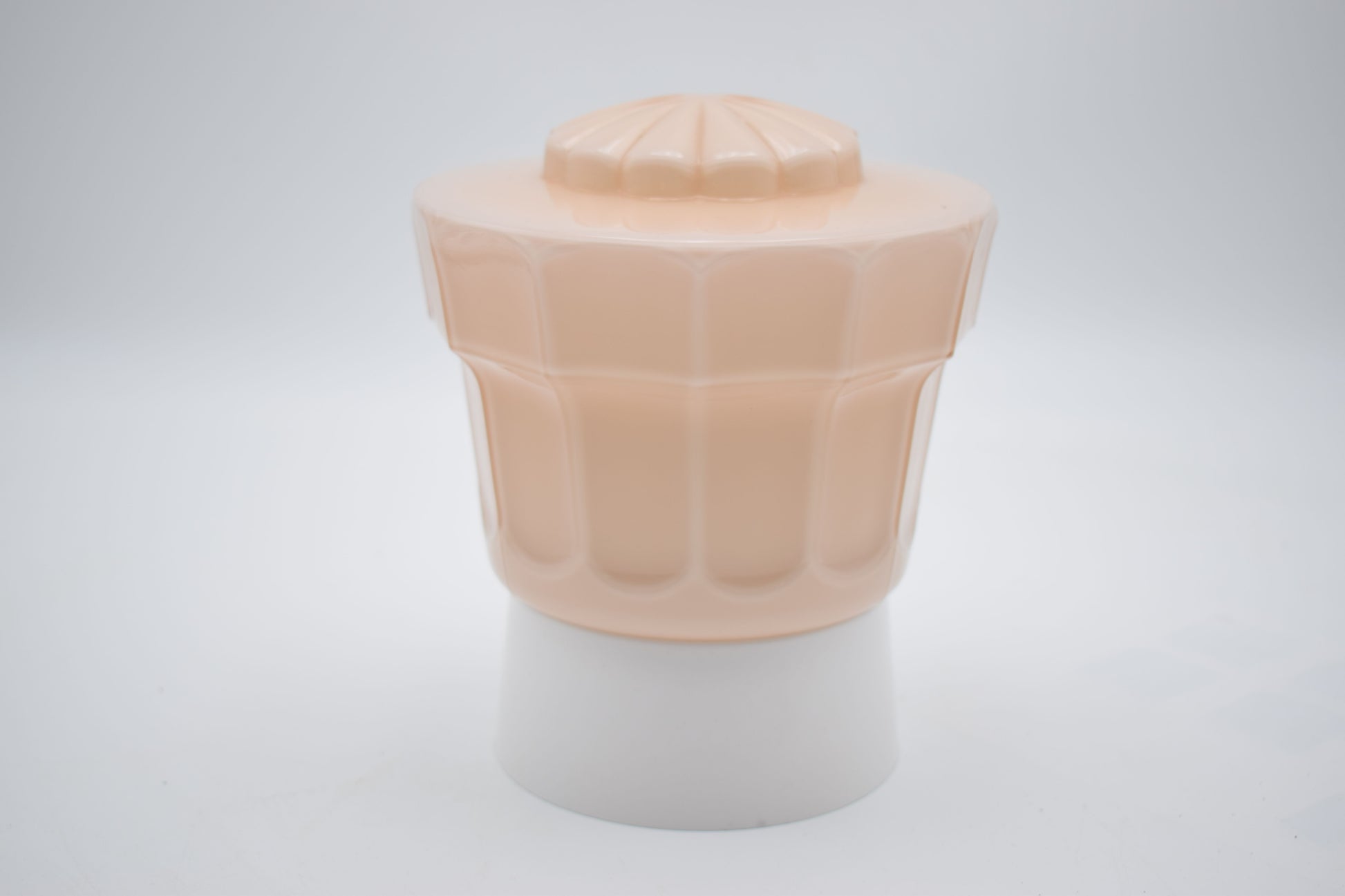 thabur lamp, art deco nouveau, french deco lamp, dutch glass, René Lalique, Le Corbusier, Jean Dunand, Sonia Delaunay, Chrysler new york, bauhaus, toilet light, The Great Gatsby