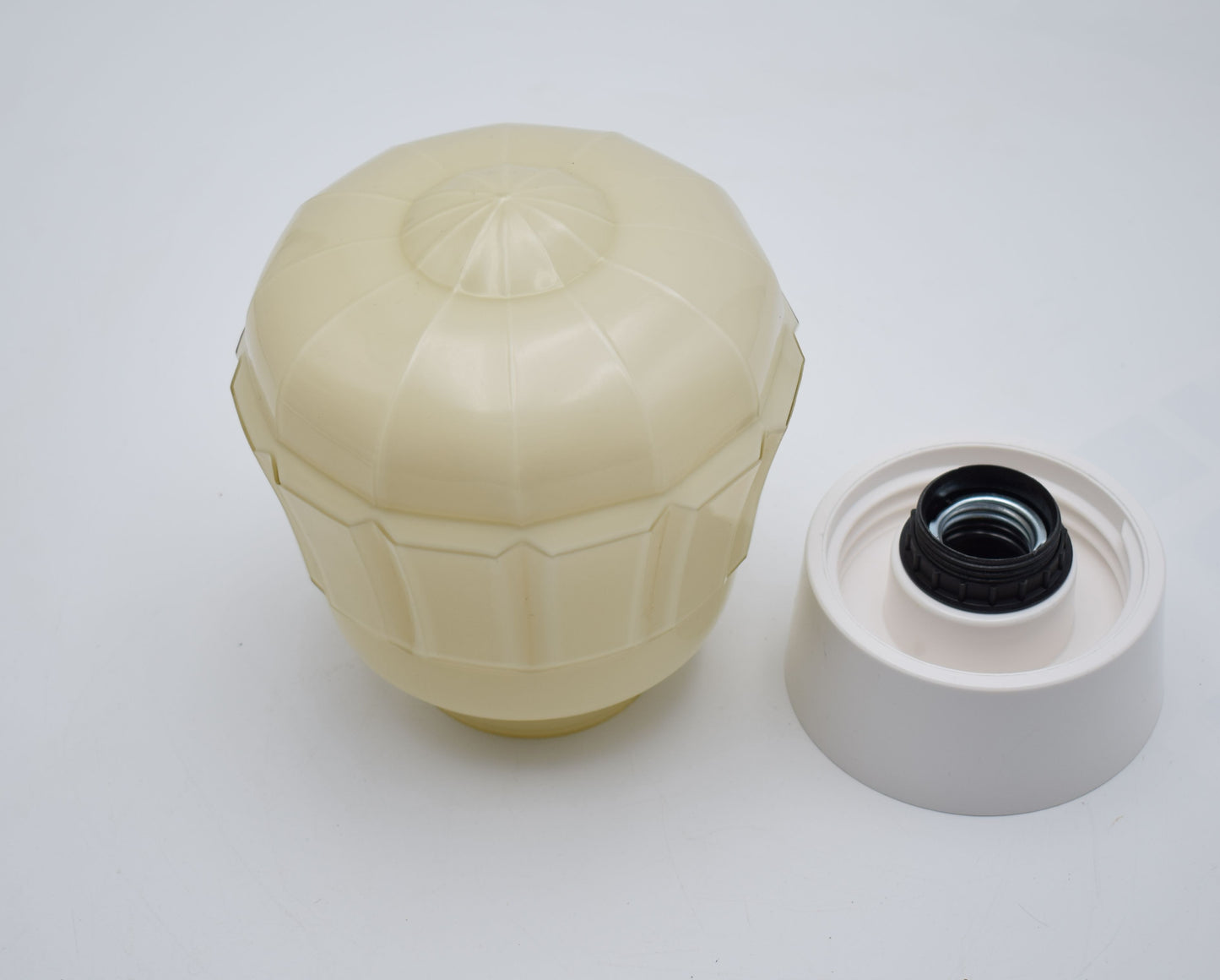 thabur lamp, art deco nouveau, french deco lamp, dutch glass, René Lalique, Le Corbusier, Jean Dunand, Sonia Delaunay, Chrysler new york, bauhaus, toilet light, The Great Gatsby