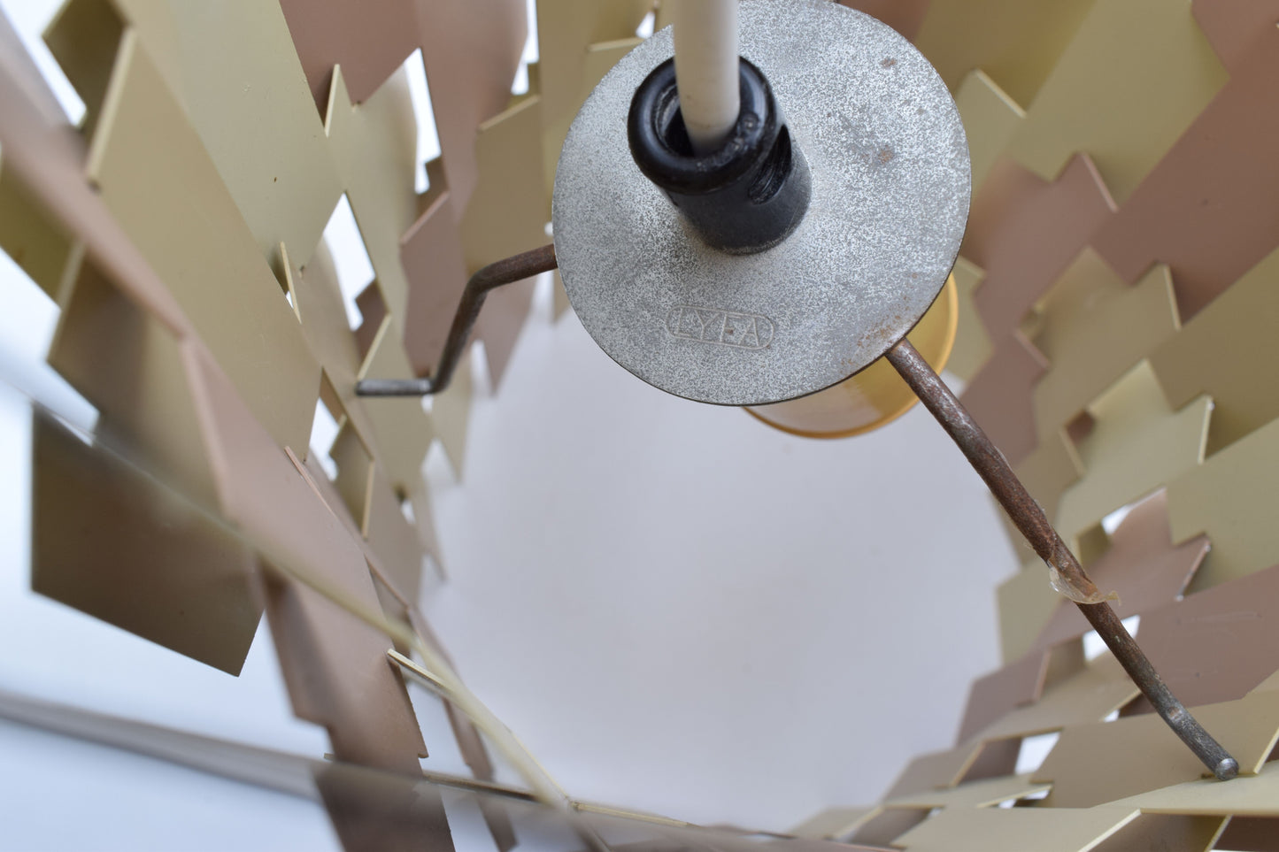 louis weisdorf, lyfa facet pop, danish design, fritz hansen, beige kitchen lamp, ikea pendant lamp, poul henningsen, verner panton, arne jacobsen, hans wegner, pierre paulin, Dior Mendini, design lamp