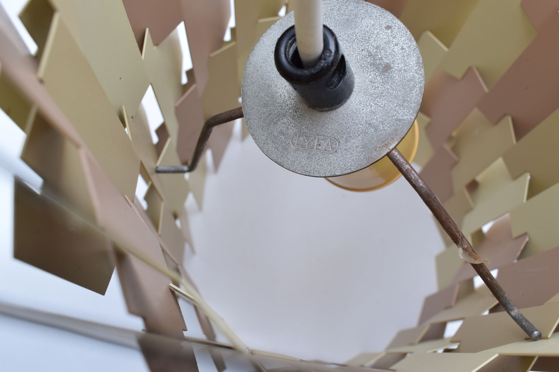 louis weisdorf, lyfa facet pop, danish design, fritz hansen, beige kitchen lamp, ikea pendant lamp, poul henningsen, verner panton, arne jacobsen, hans wegner, pierre paulin, Dior Mendini, design lamp