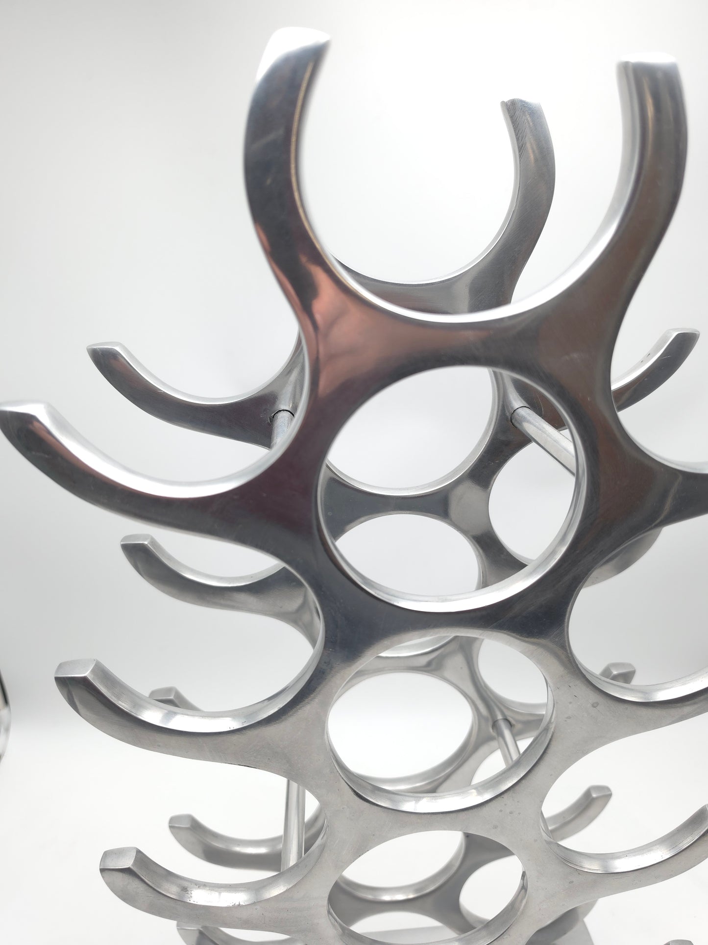 wine rack metal, michael noll, German design, Barolo italy, kitchen design, Château Margaux, Opus One, Marqués de Riscal, modernist decor, bottle holder, industrial interior, wine bottle stand, kitchen storage