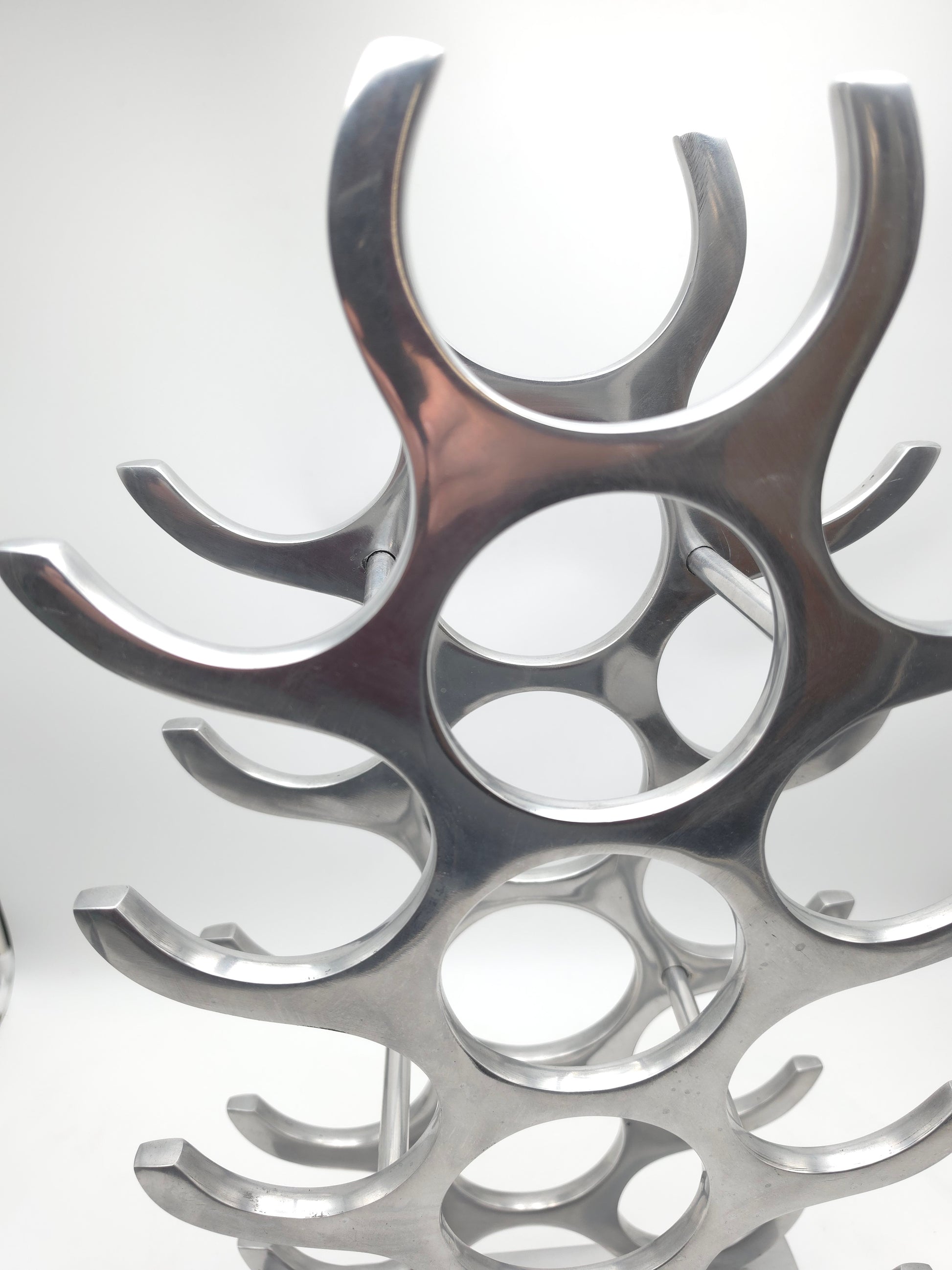 wine rack metal, michael noll, German design, Barolo italy, kitchen design, Château Margaux, Opus One, Marqués de Riscal, modernist decor, bottle holder, industrial interior, wine bottle stand, kitchen storage