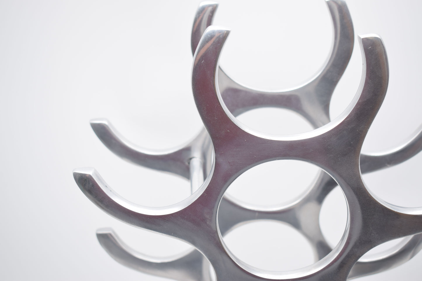 wine rack metal, michael noll, German design, Barolo italy, kitchen design, Château Margaux, Opus One, Marqués de Riscal, modernist decor, bottle holder, industrial interior, wine bottle stand, kitchen storage