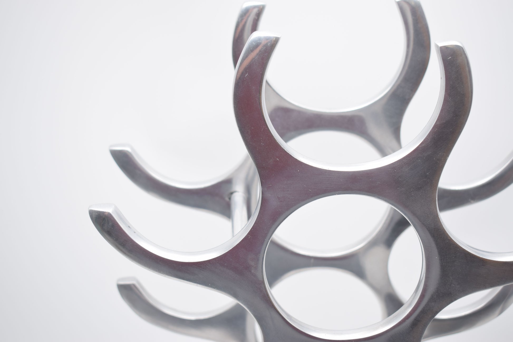 wine rack metal, michael noll, German design, Barolo italy, kitchen design, Château Margaux, Opus One, Marqués de Riscal, modernist decor, bottle holder, industrial interior, wine bottle stand, kitchen storage