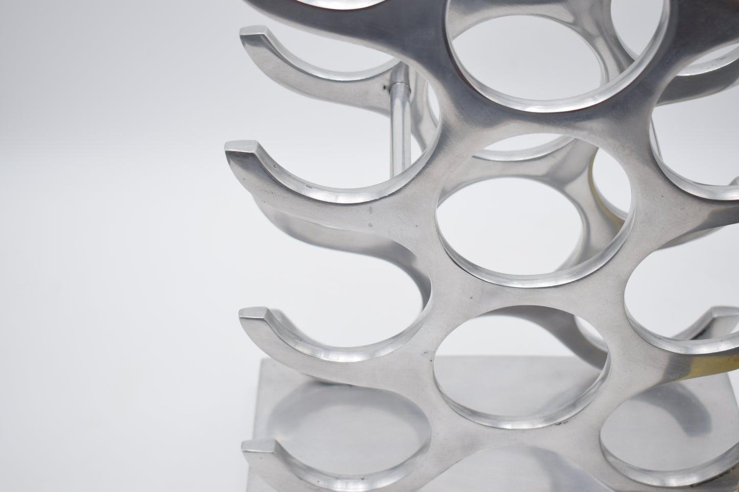 wine rack metal, michael noll, German design, Barolo italy, kitchen design, Château Margaux, Opus One, Marqués de Riscal, modernist decor, bottle holder, industrial interior, wine bottle stand, kitchen storage