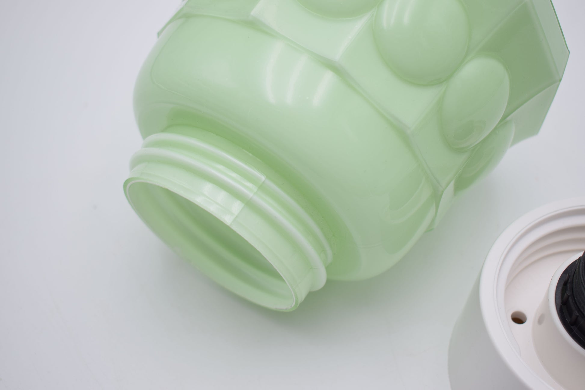 thabur lamp, art deco nouveau, french deco lamp, dutch glass, René Lalique, Le Corbusier, Jean Dunand, Sonia Delaunay, Chrysler new york, bauhaus, toilet light, bathroom lamp