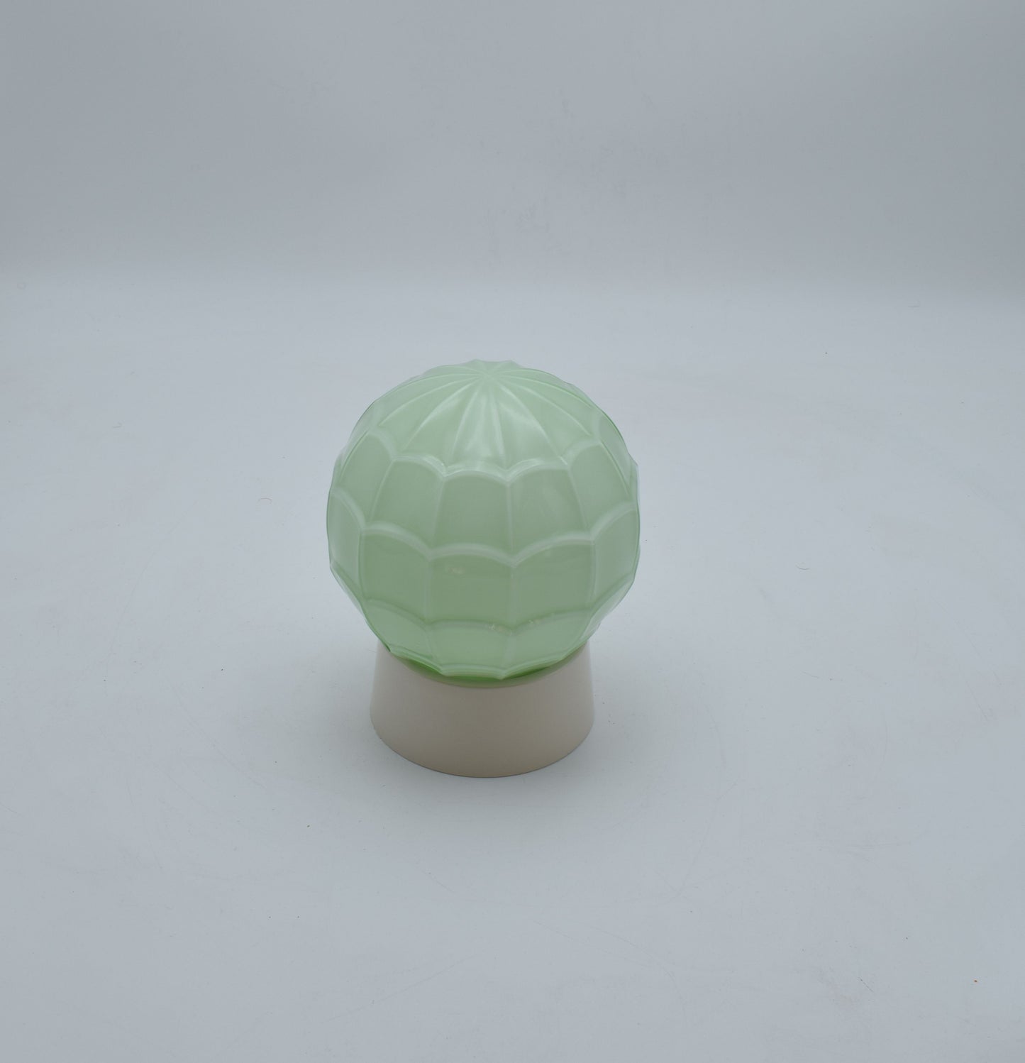 thabur lamp, art deco nouveau, french deco lamp, dutch glass, René Lalique, Le Corbusier, Jean Dunand, Sonia Delaunay, Chrysler new york, bauhaus, toilet light, The Great Gatsby