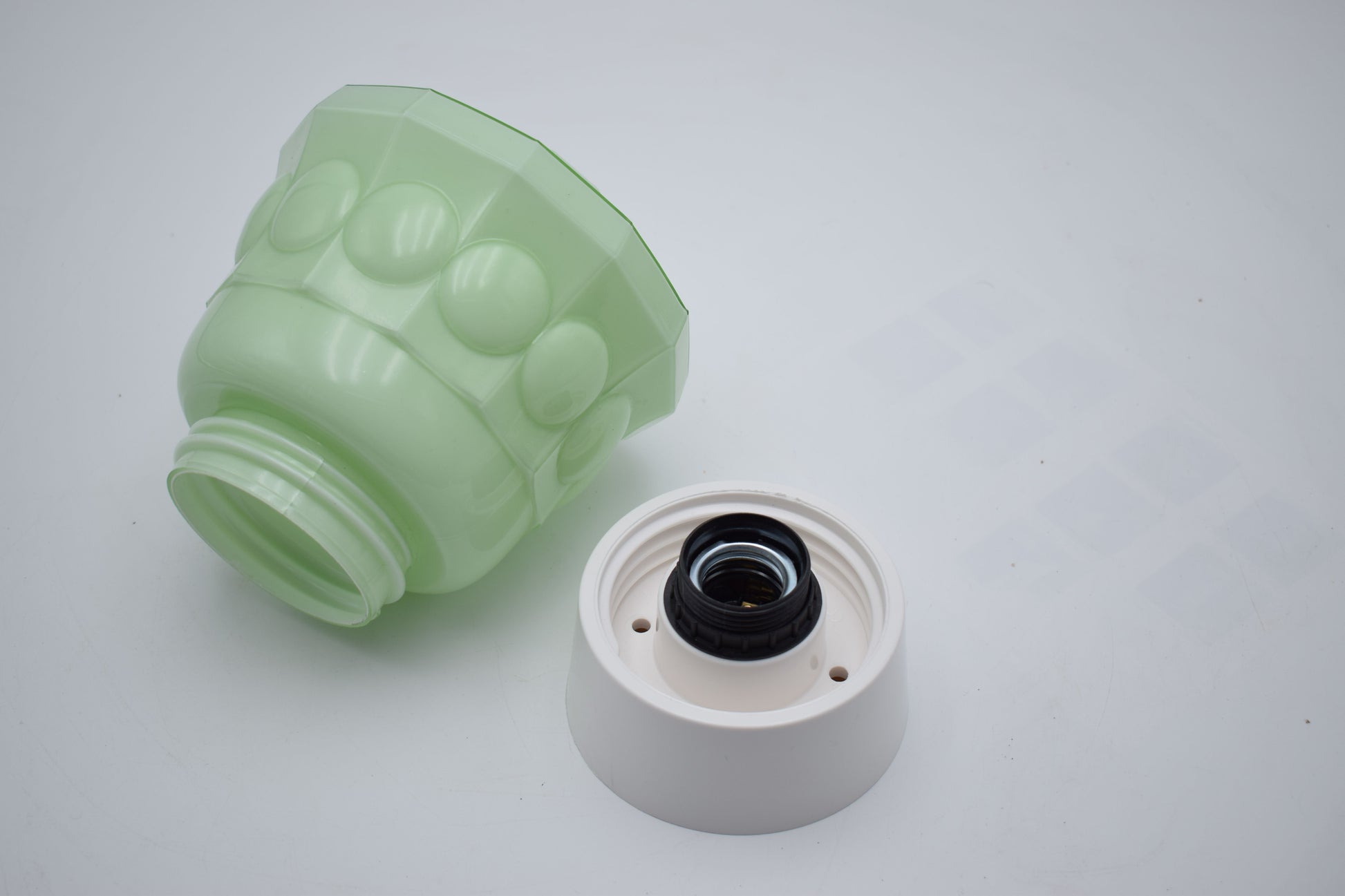 thabur lamp, art deco nouveau, french deco lamp, dutch glass, René Lalique, Le Corbusier, Jean Dunand, Sonia Delaunay, Chrysler new york, bauhaus, toilet light, bathroom lamp