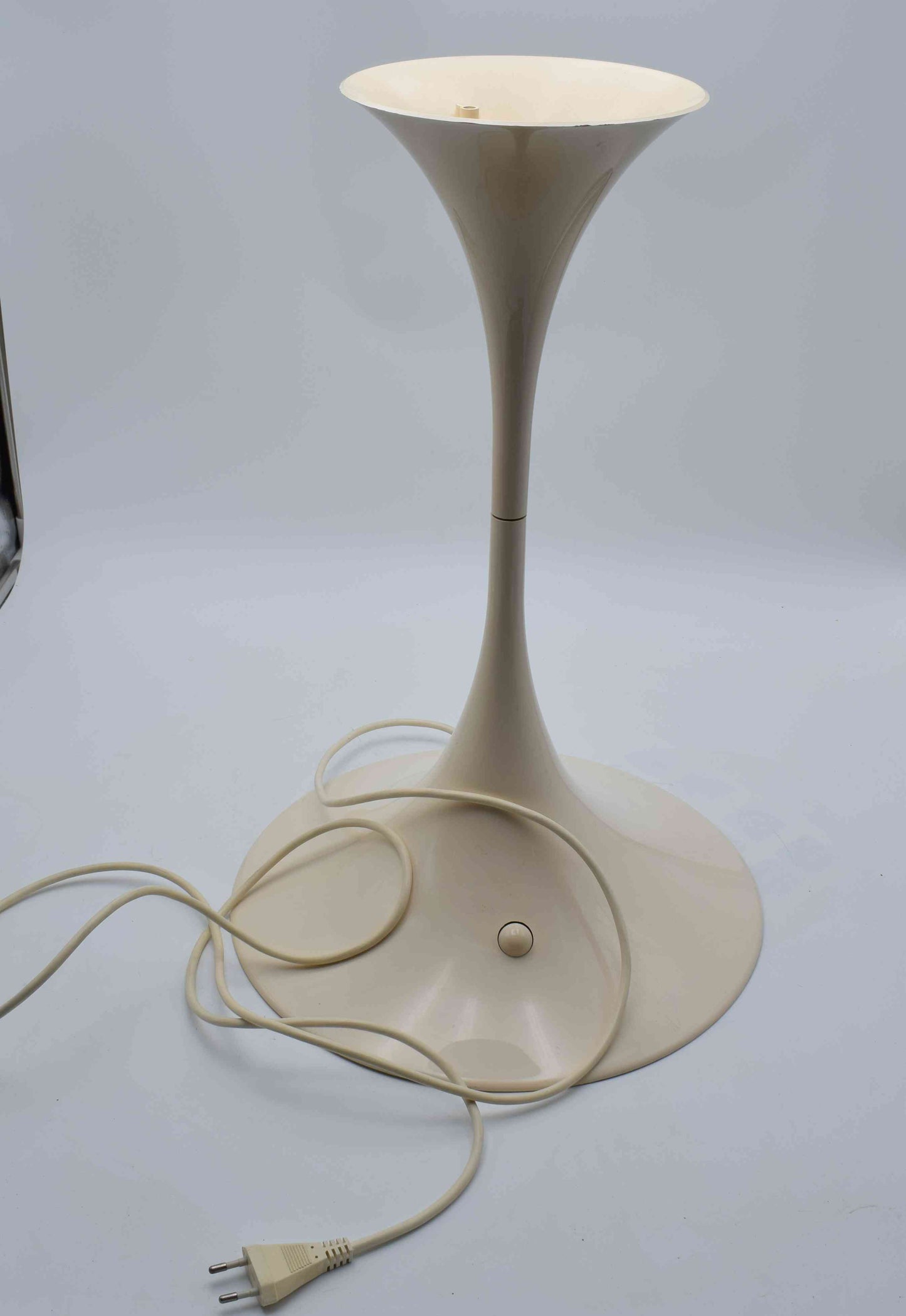 scandinavian, kartell, mid century modern, colombo, table, eames, white, panthella, louis poulsen 23430, danish design, vintage ikea, verner panton, mushroom lamp