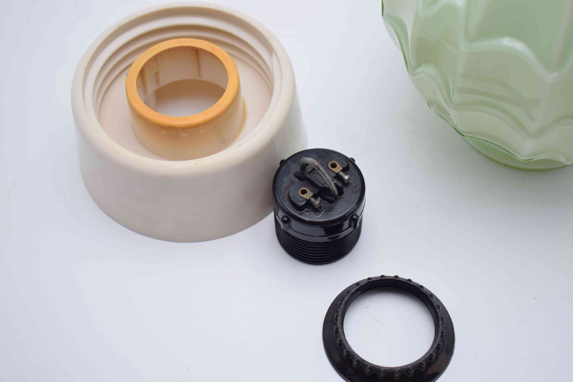 thabur lamp, art deco nouveau, french deco lamp, dutch glass, René Lalique, Le Corbusier, Sonia Delaunay, Chrysler new york, bauhaus, toilet light, wc lamp light, bathroom lamp, chic lamp