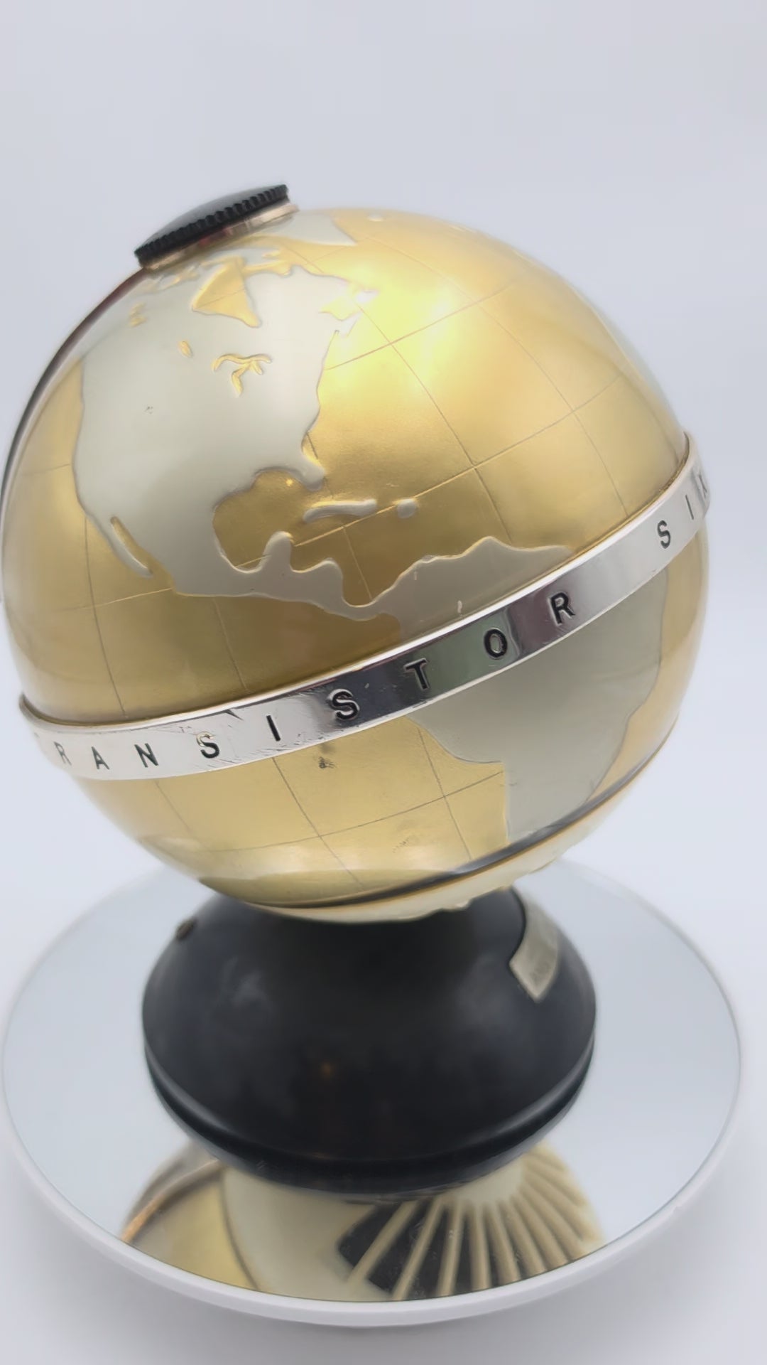 fleetwood radio, panasonic radio, vintage radio globe, world radio, national radio japan, panapet toot a loop, design radio, art deco radio, Marconi radio, zenith radio, radio city new york, Zanuso Richard Sappe, Solid State Radio