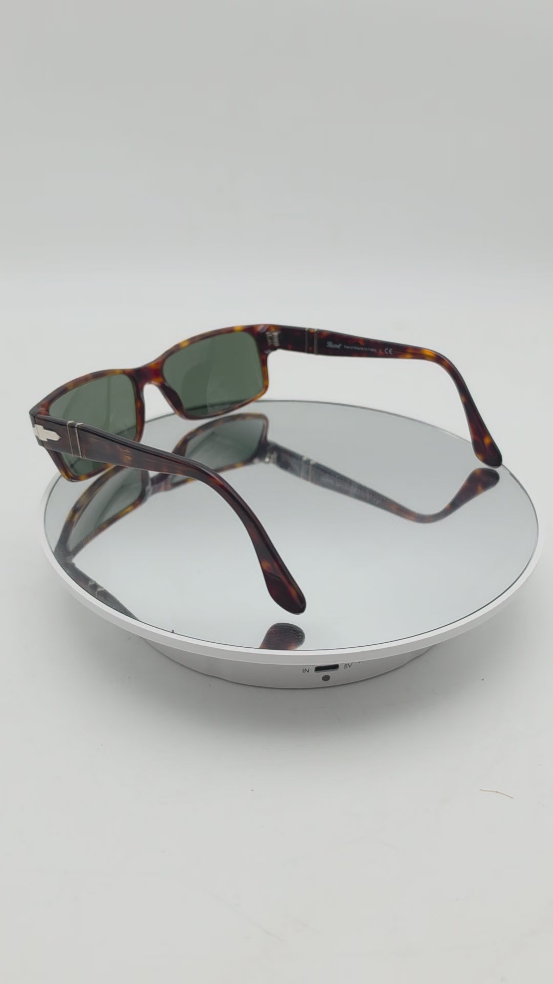 Authentic vintage Persol 2803-S tortoise sunglasses with original case. Made in Italy. Classic designer eyewear in very good vintage condition.