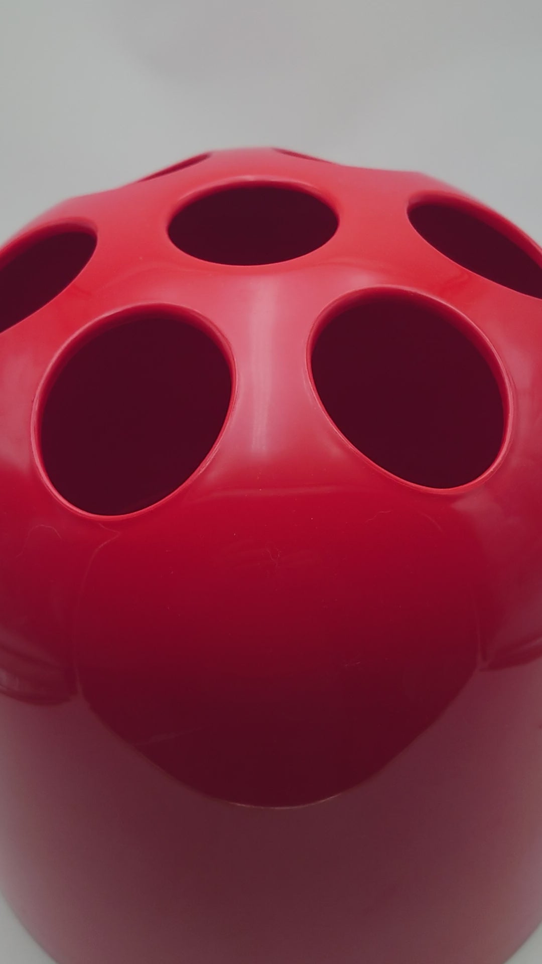 artemide, gismondi, italian design, kartell, colombo, retro, panton, space age, hall, eames, Black, james bond, decirculo