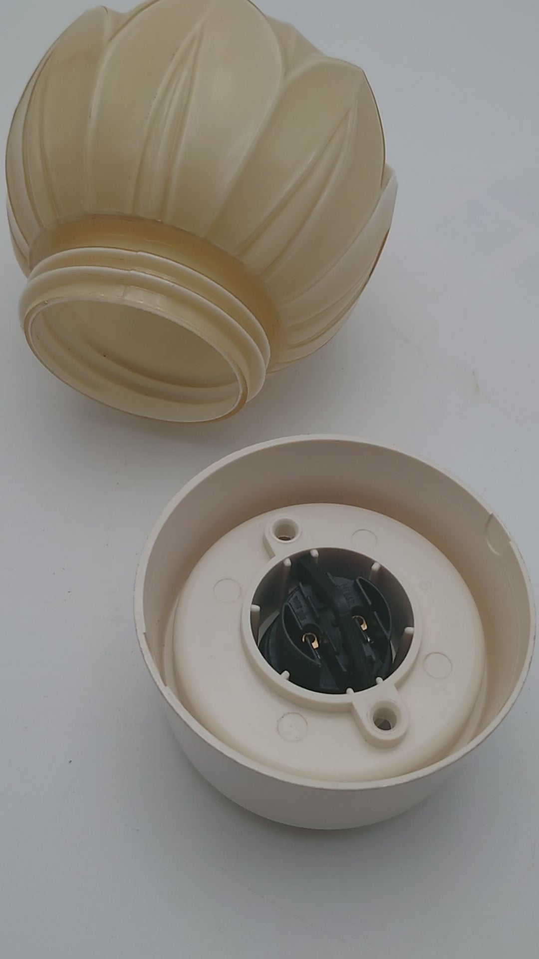 thabur lamp, art deco nouveau, french deco lamp, dutch glass, René Lalique, Le Corbusier, Jean Dunand, Chrysler new york, bauhaus, toilet light, vintage home decor, midcentury lamp, 1920s 1930s lamp