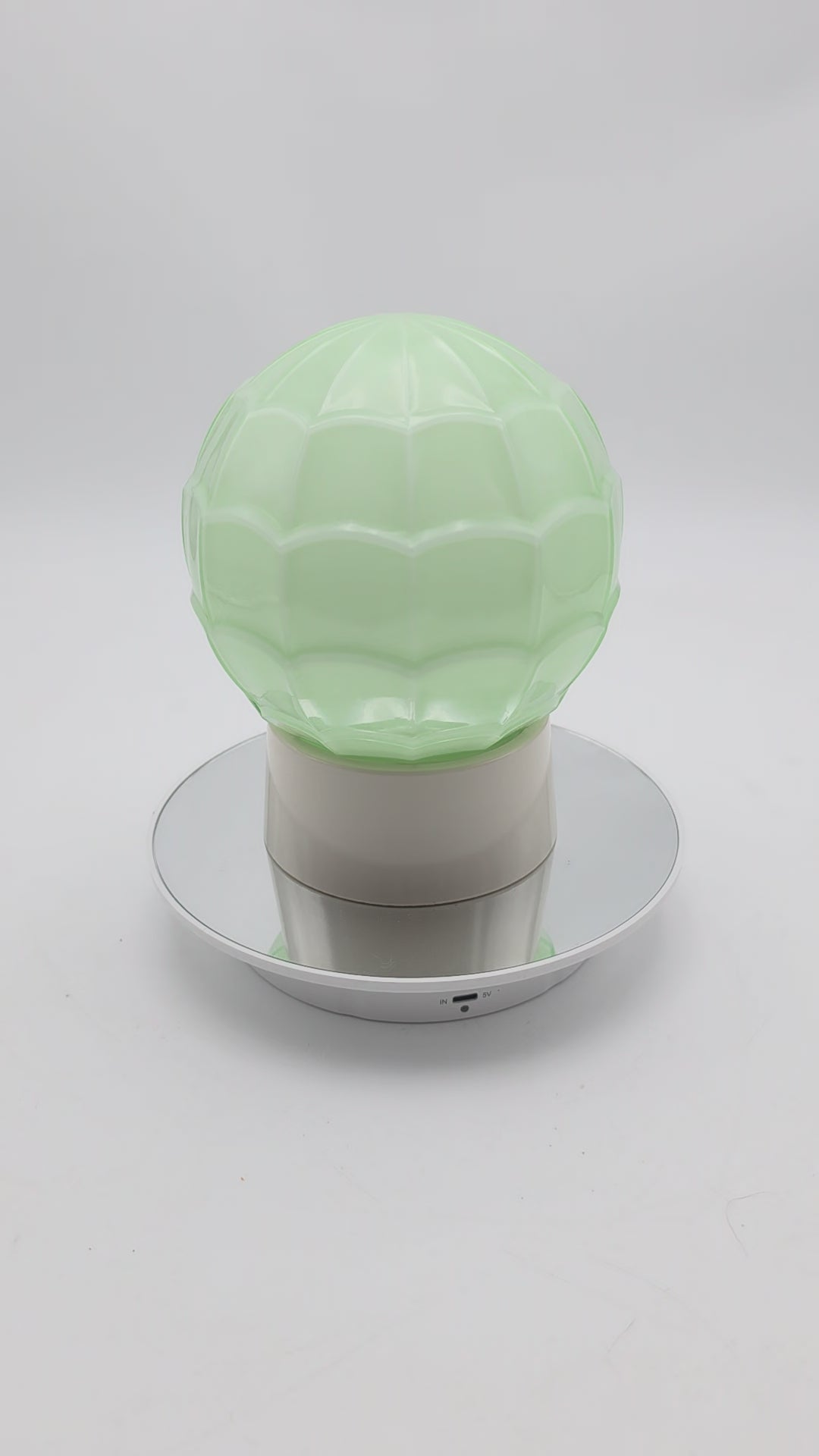 thabur lamp, art deco nouveau, french deco lamp, dutch glass, René Lalique, Le Corbusier, Jean Dunand, Sonia Delaunay, Chrysler new york, bauhaus, toilet light, The Great Gatsby