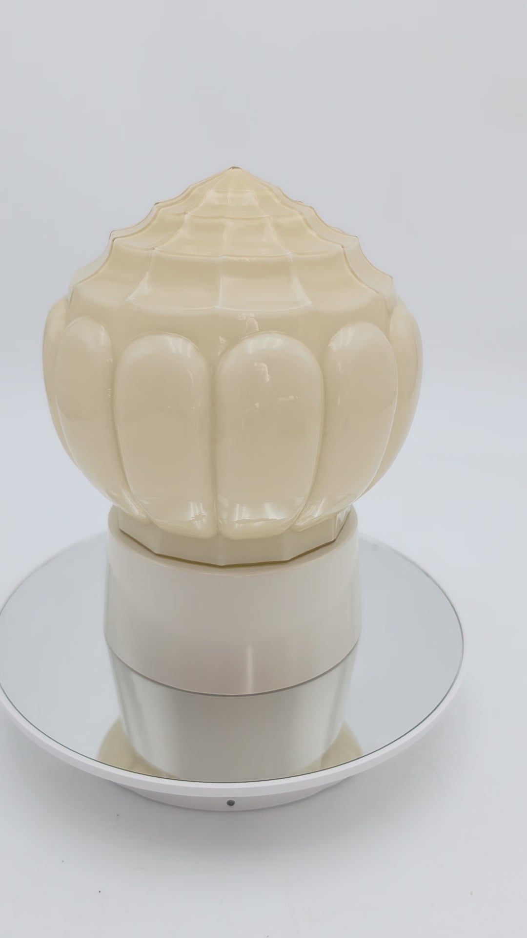 thabur lamp, art deco nouveau, french deco lamp, dutch glass, René Lalique, Le Corbusier, Jean Dunand, Chrysler new york, bauhaus, toilet light, vintage home decor, midcentury lamp, 1920s 1930s lamp