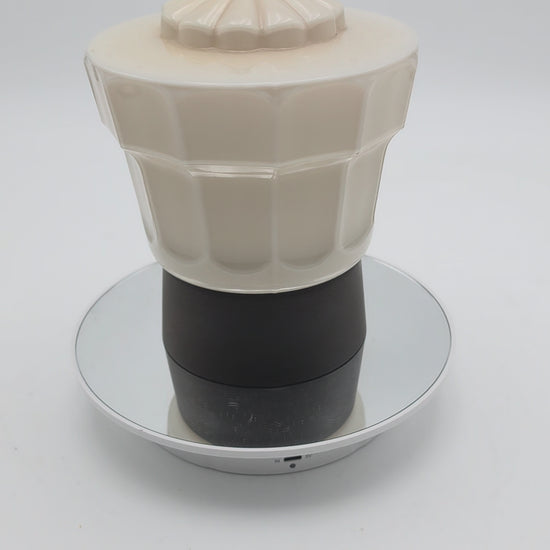 thabur lamp, art deco nouveau, french deco lamp, dutch glass, René Lalique, Le Corbusier, Jean Dunand, Sonia Delaunay, Chrysler new york, bauhaus, toilet light, The Great Gatsby