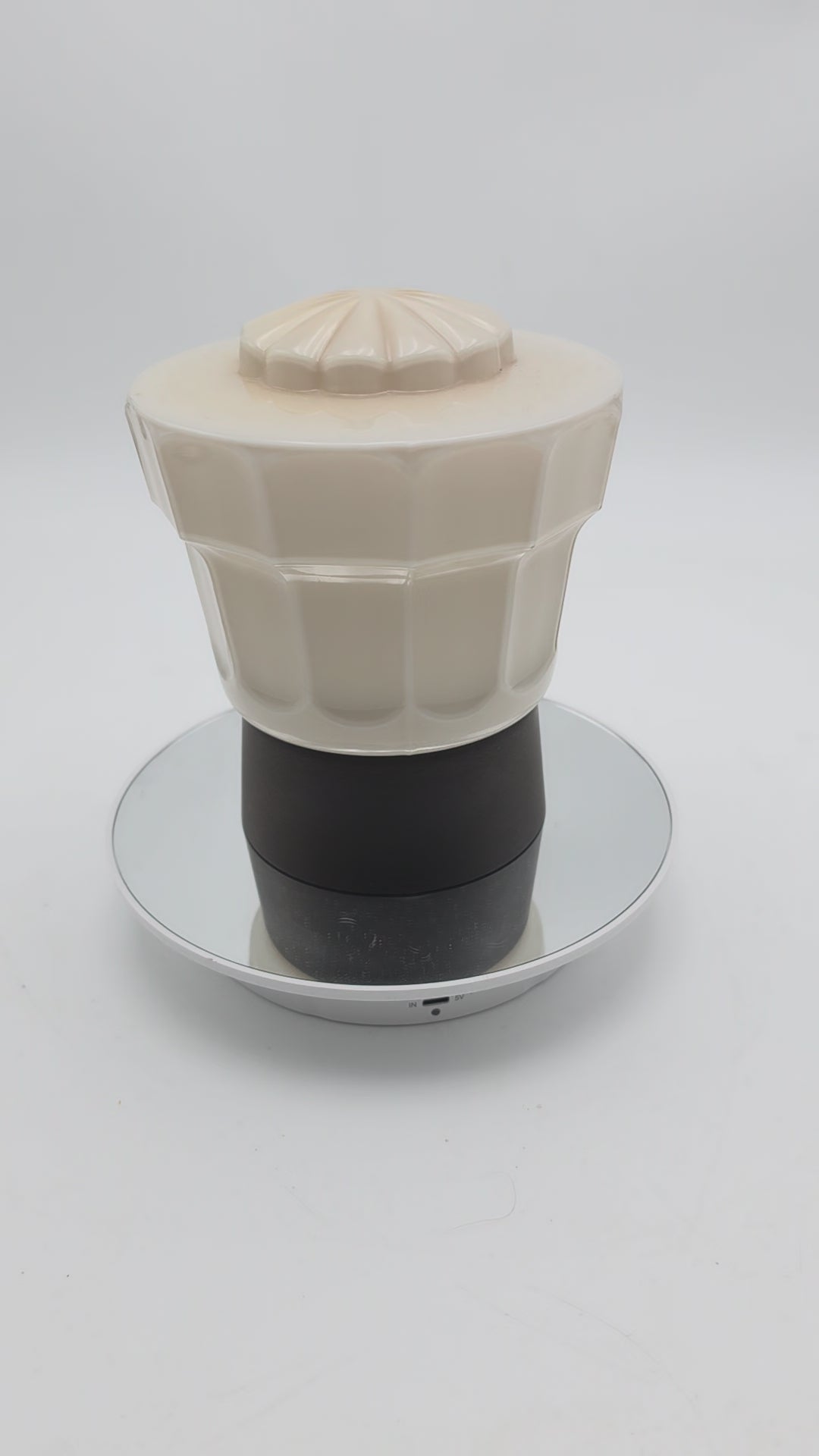 thabur lamp, art deco nouveau, french deco lamp, dutch glass, René Lalique, Le Corbusier, Jean Dunand, Sonia Delaunay, Chrysler new york, bauhaus, toilet light, The Great Gatsby