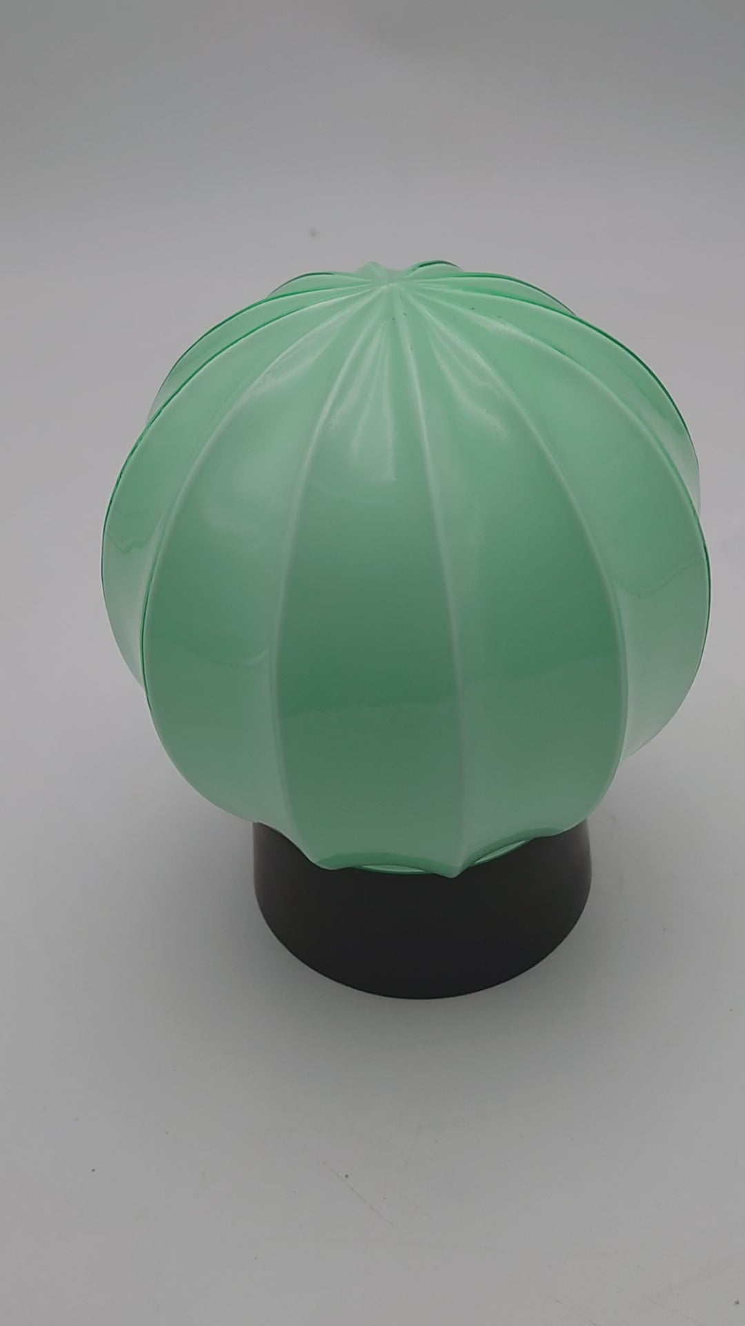 thabur lamp, art deco nouveau, french deco lamp, René Lalique, Jean Dunand, Sonia Delaunay, Chrysler new york, bauhaus, toilet light, titanic lamp, tiffany lamp, bathroom lamp, vintage ceiling lamp