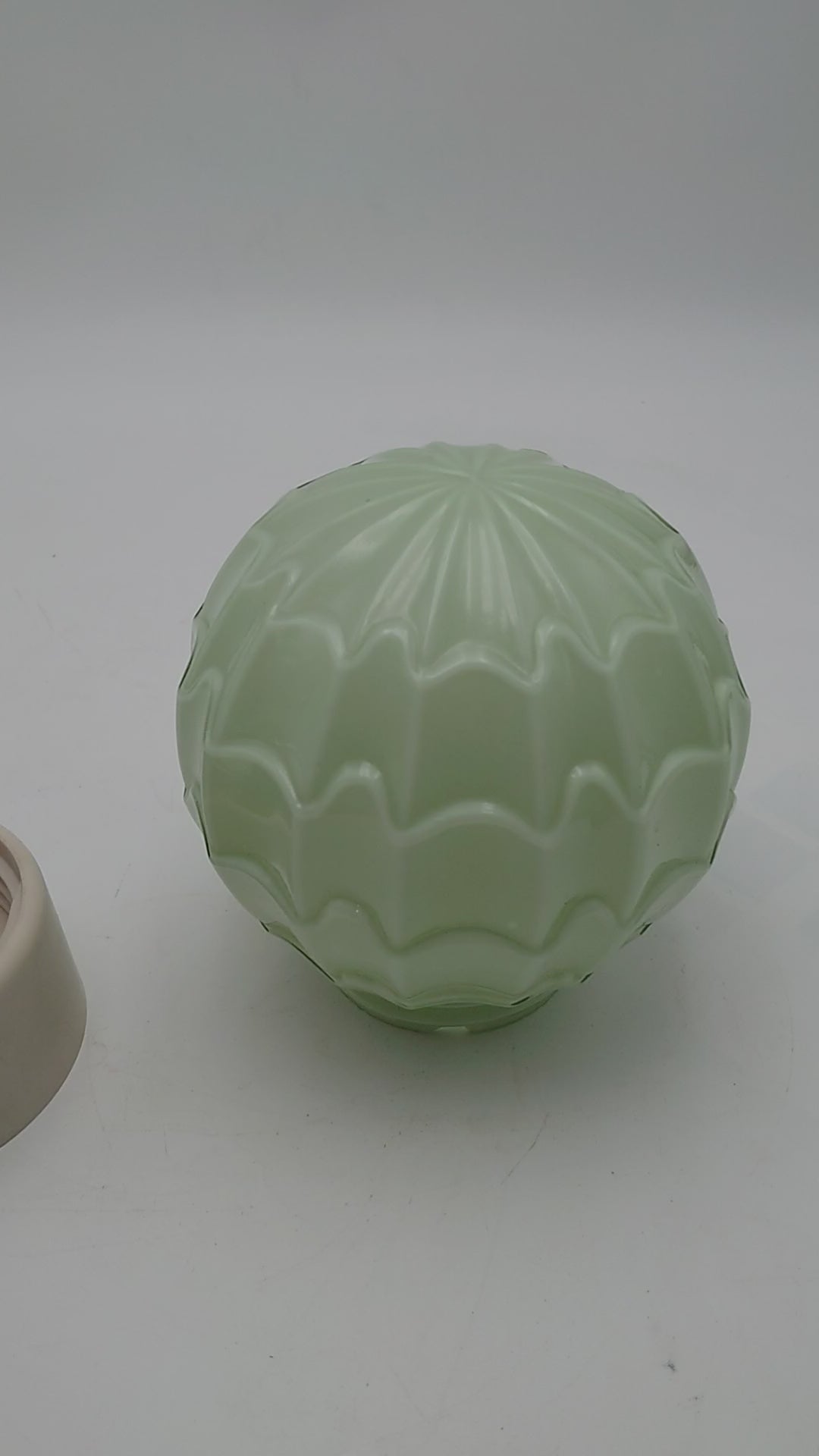 thabur lamp, art deco nouveau, french deco lamp, dutch glass, René Lalique, Le Corbusier, Sonia Delaunay, Chrysler new york, bauhaus, toilet light, wc lamp light, bathroom lamp, chic lamp