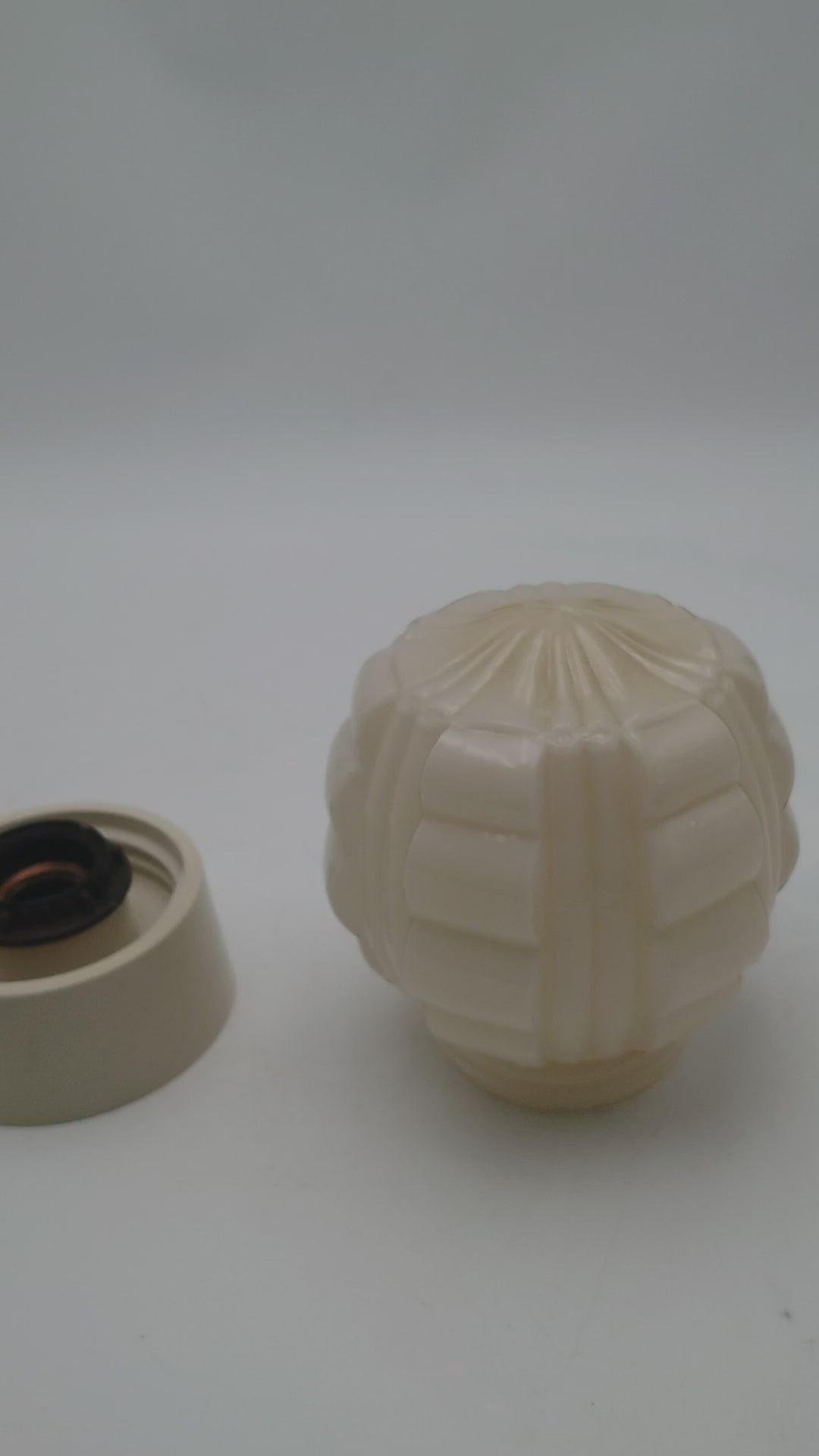 thabur lamp, art deco nouveau, french deco lamp, René Lalique, Le Corbusier, Chrysler new york, bauhaus, toilet light, toilet lamp, hallway lamp, ceiling lamp, bathroom lamp, leerdam glass