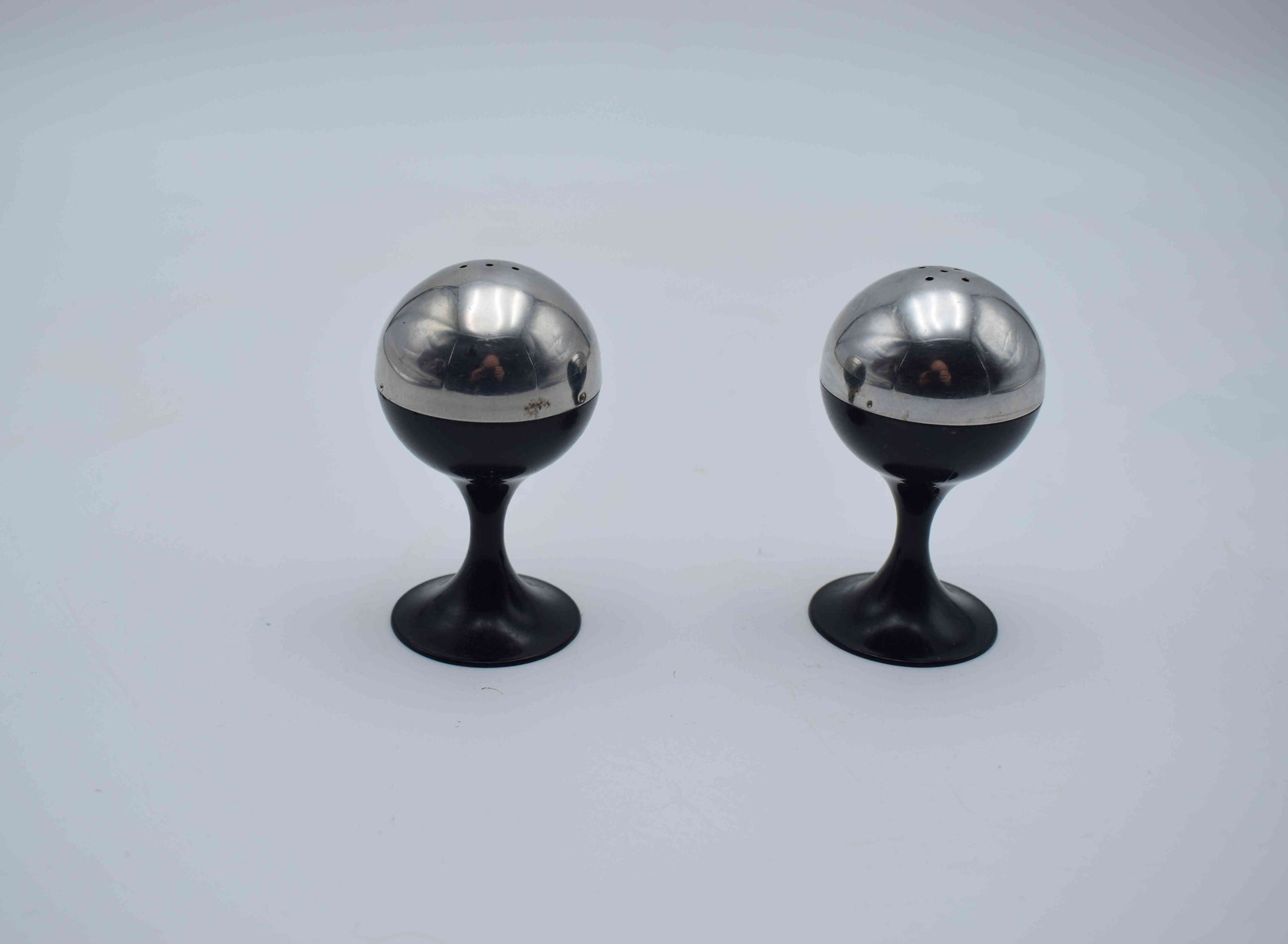 quist, salt pepper shaker, kitchen design, west germany, mid century modern, space age, atomic age, 1970s style, colombo saarinen, aarnio panton, arne jacobsen, associati, magistretti