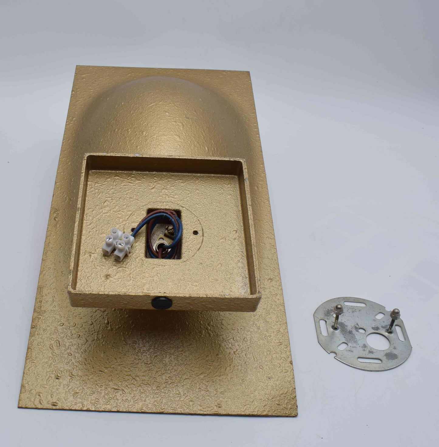 bertrand balas, Le Corbusier, raak wall lamp, raak model c-1550, golden wall lamp, brass sconce, brutalist lamp, sottsass colombo, hammerborg jacobsen, hall bedroom lamp, mid century modern, 1960 lamp, dutch danish design