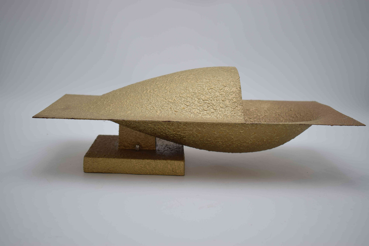 bertrand balas, Le Corbusier, raak wall lamp, raak model c-1550, golden wall lamp, brass sconce, brutalist lamp, sottsass colombo, hammerborg jacobsen, hall bedroom lamp, mid century modern, 1960 lamp, dutch danish design