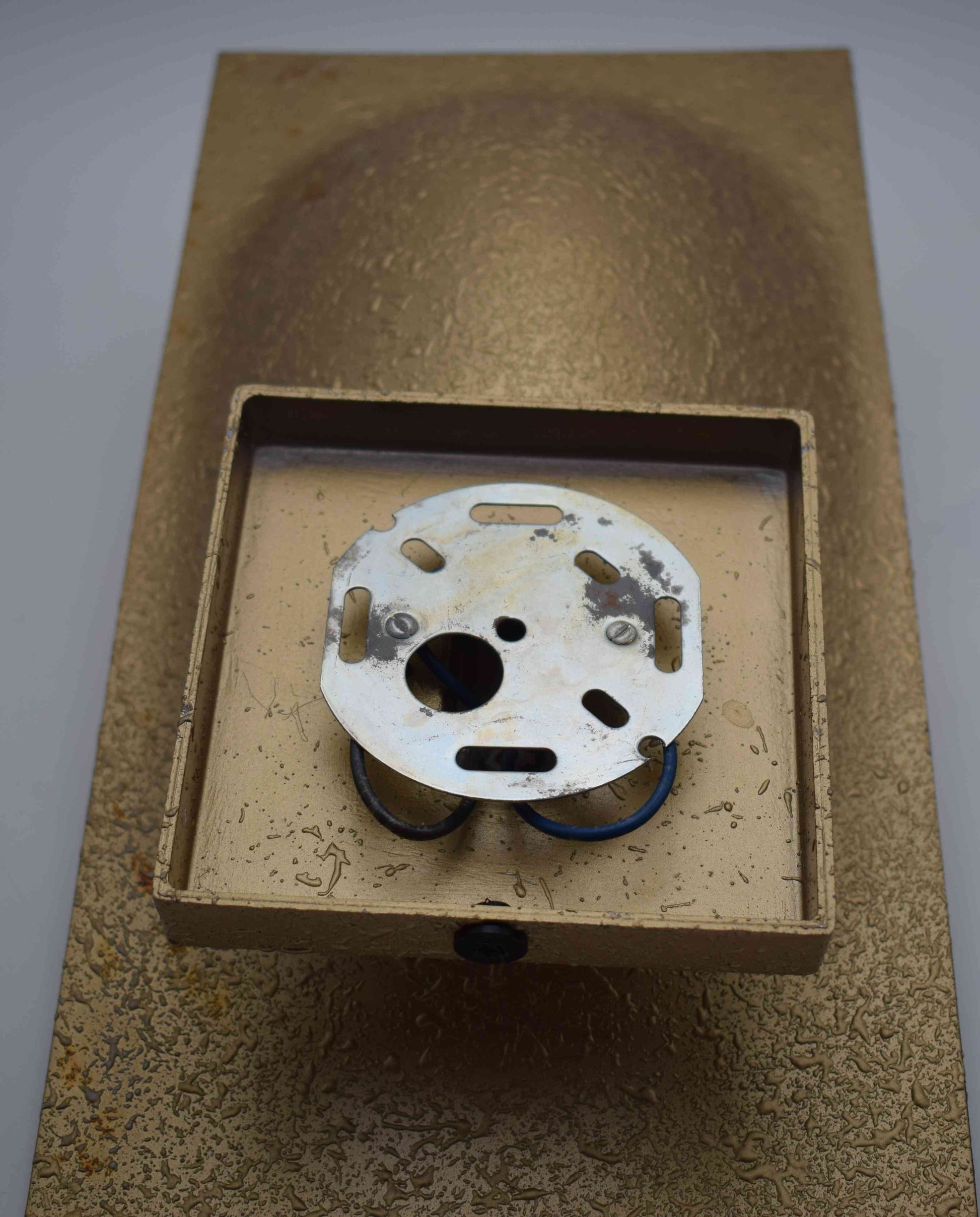 bertrand balas, Le Corbusier, raak wall lamp, raak model c-1550, golden wall lamp, brass sconce, brutalist lamp, sottsass colombo, hammerborg jacobsen, hall bedroom lamp, mid century modern, 1960 lamp, dutch danish design