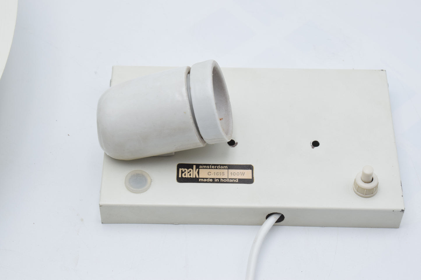 raak meander c1615, raak wall lamp, dutch design, 1970s 1960s lamp, white wall lamp, danish design lamp, poulsen lamp, jakobsson lamp, martha stewart, top best design, soho art deco, Philippe Starck, Joanna Gaines