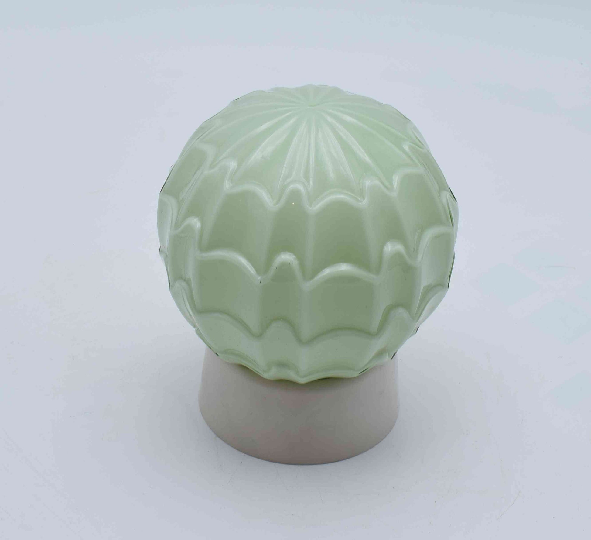 thabur lamp, art deco nouveau, french deco lamp, dutch glass, René Lalique, Le Corbusier, Sonia Delaunay, Chrysler new york, bauhaus, toilet light, wc lamp light, bathroom lamp, chic lamp