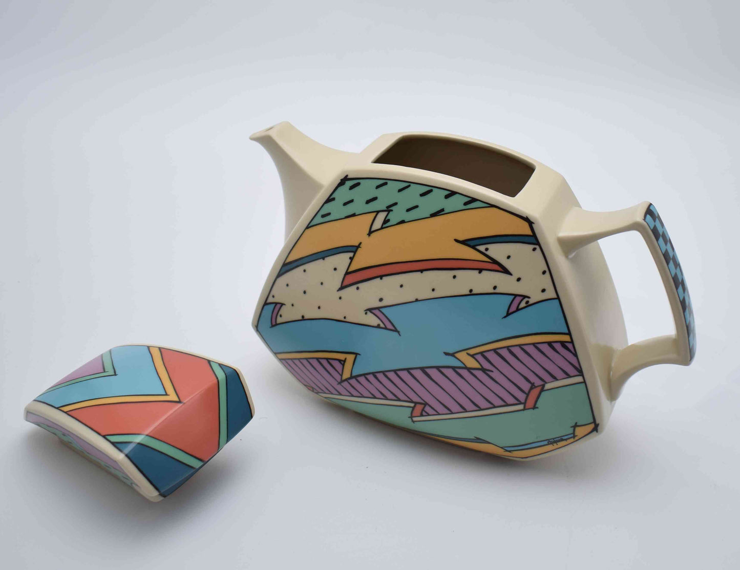 memphis style, graffiti 1980s, rosenthal ceramics, rosenthal porcelain, vintage plates, flash one rosenthal, museum piece, 1980s design, vintage ikea, vintage kitchenware, Villeroy Boch, design kitchenware