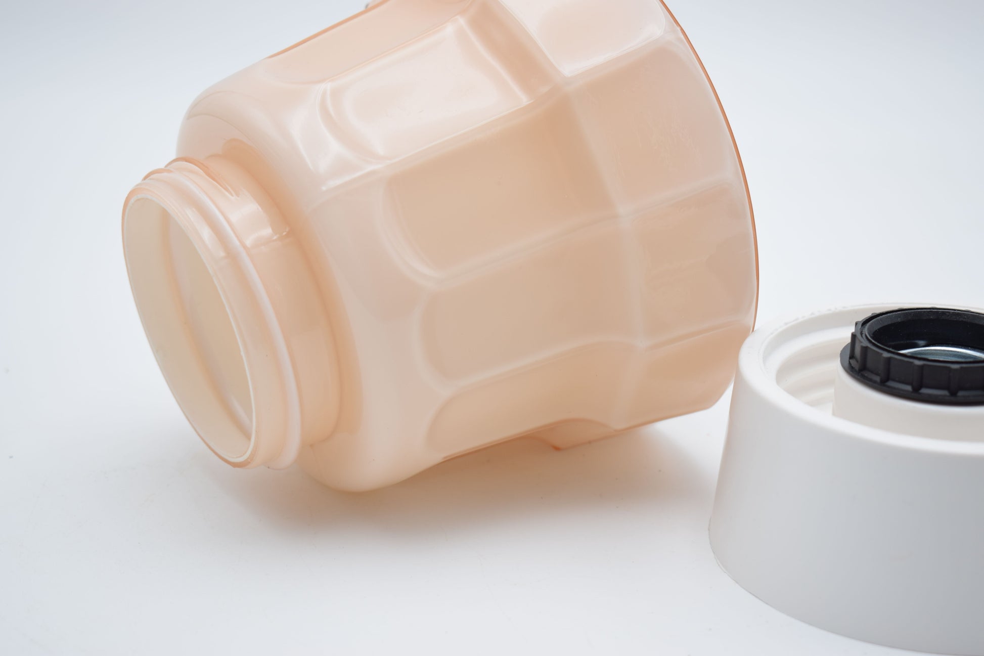 thabur lamp, art deco nouveau, french deco lamp, dutch glass, René Lalique, Le Corbusier, Jean Dunand, Sonia Delaunay, Chrysler new york, bauhaus, toilet light, The Great Gatsby