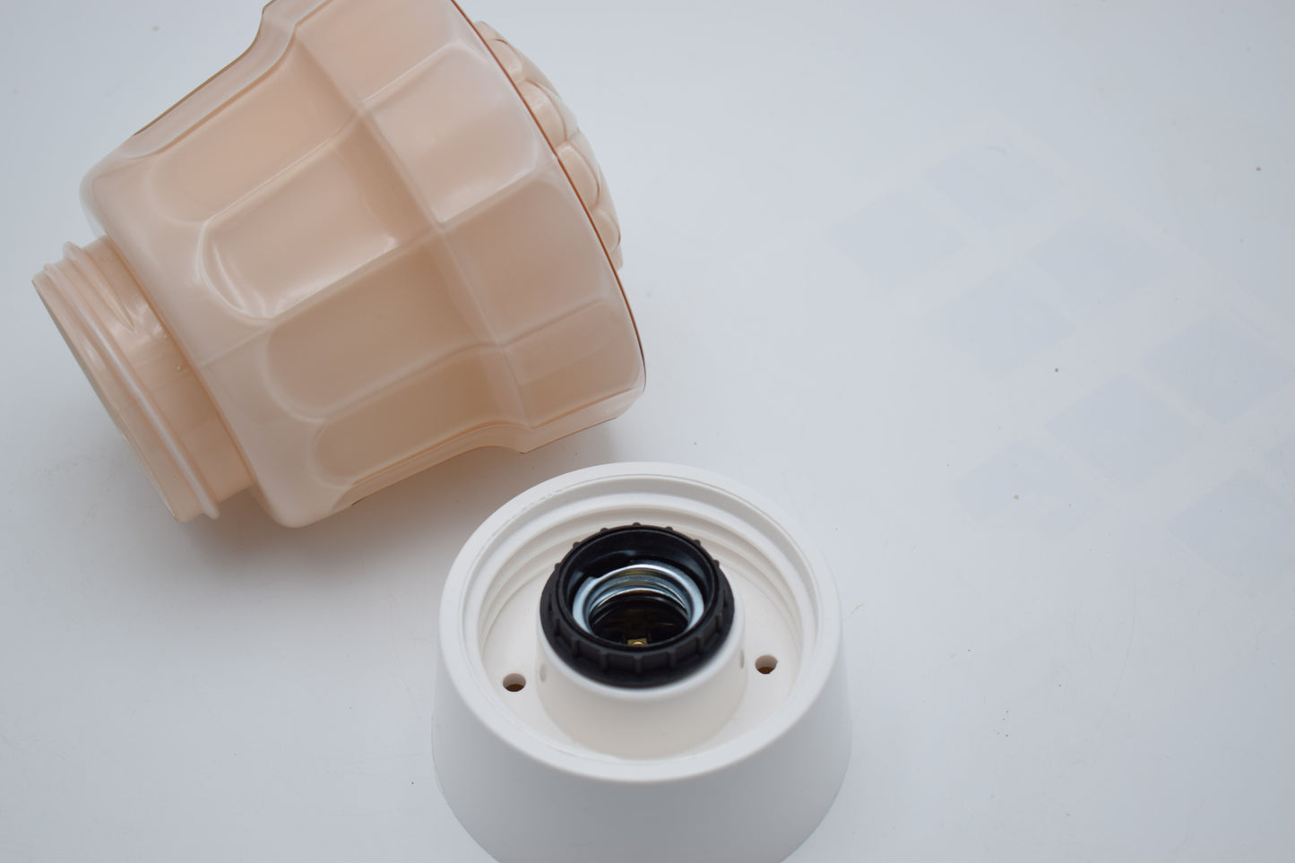 thabur lamp, art deco nouveau, french deco lamp, dutch glass, René Lalique, Le Corbusier, Jean Dunand, Sonia Delaunay, Chrysler new york, bauhaus, toilet light, The Great Gatsby