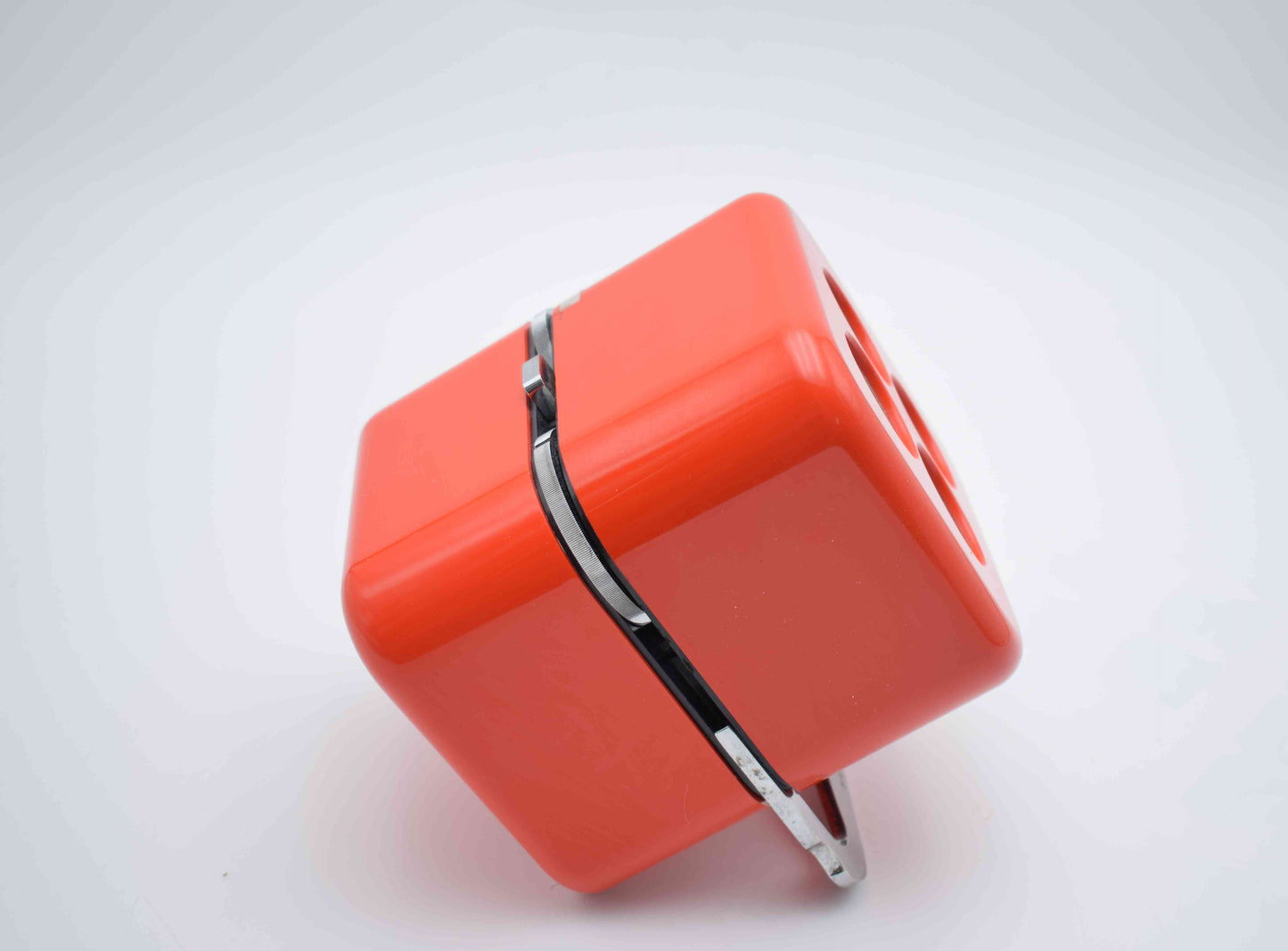 siemens radio, vintage radio, red cube radio, mario Bellini, toot a loop panapet, top design radio, space age design, Verner Panton, joe colombo, Charles Ray Eames, rabanne cardin dior, mid century radio, Eero Saarinen