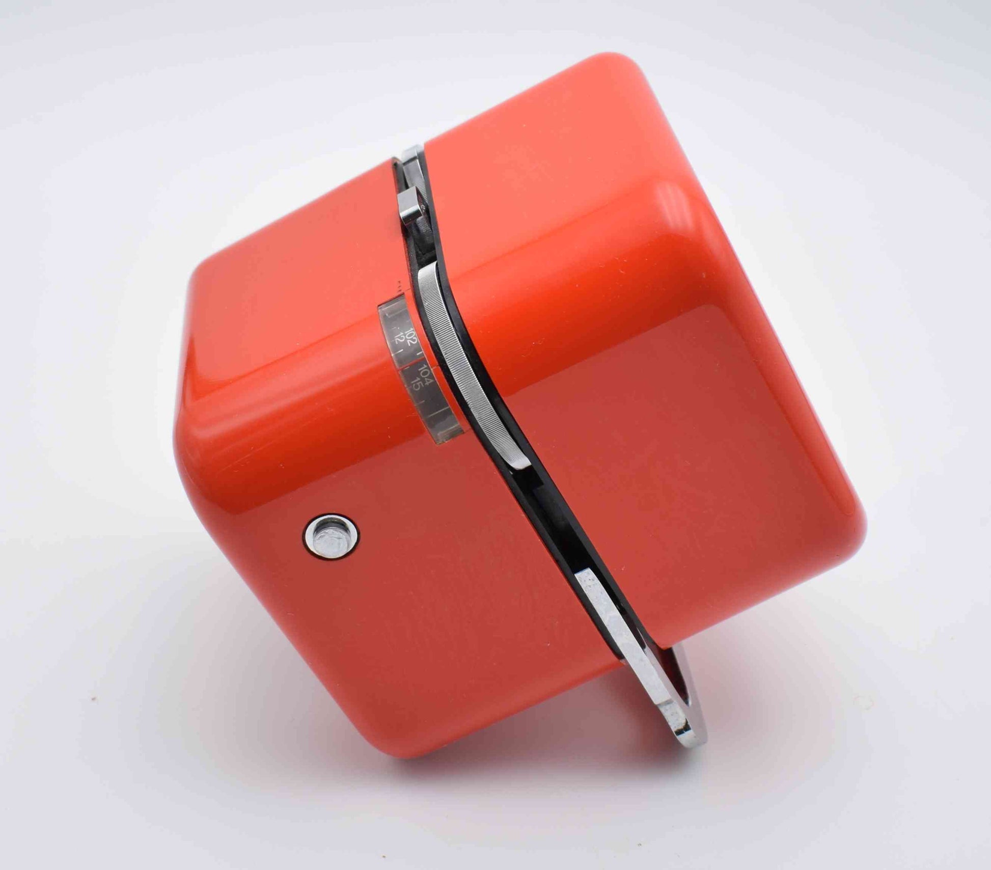 siemens radio, vintage radio, red cube radio, mario Bellini, toot a loop panapet, top design radio, space age design, Verner Panton, joe colombo, Charles Ray Eames, rabanne cardin dior, mid century radio, Eero Saarinen