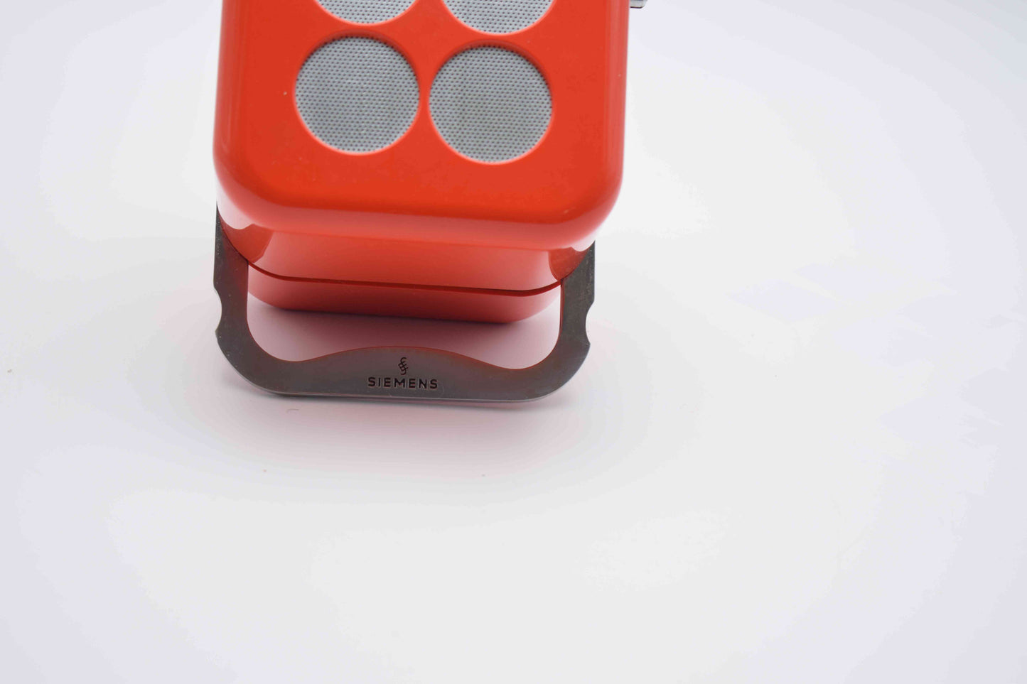 siemens radio, vintage radio, red cube radio, mario Bellini, toot a loop panapet, top design radio, space age design, Verner Panton, joe colombo, Charles Ray Eames, rabanne cardin dior, mid century radio, Eero Saarinen