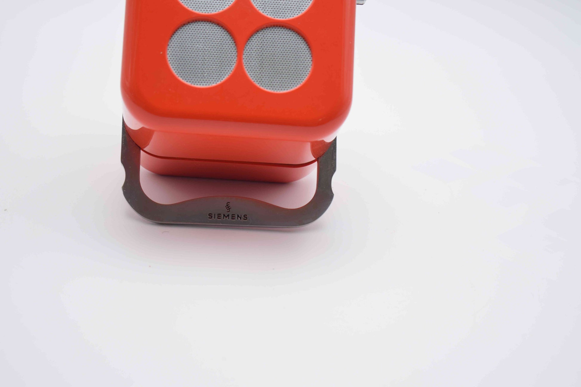 siemens radio, vintage radio, red cube radio, mario Bellini, toot a loop panapet, top design radio, space age design, Verner Panton, joe colombo, Charles Ray Eames, rabanne cardin dior, mid century radio, Eero Saarinen