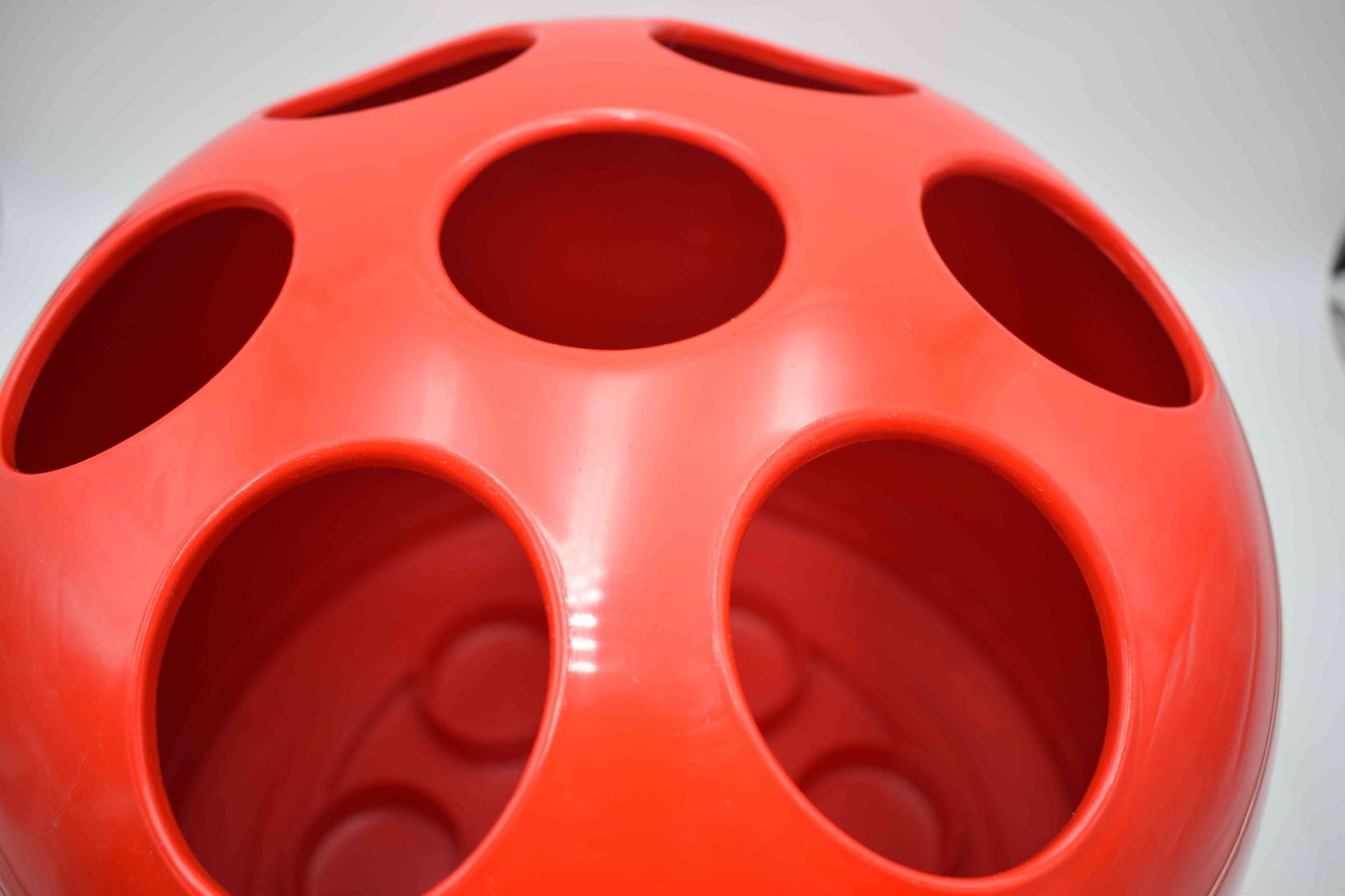 artemide, gismondi, italian design, kartell, colombo, retro, panton, space age, hall, eames, Black, james bond, decirculo