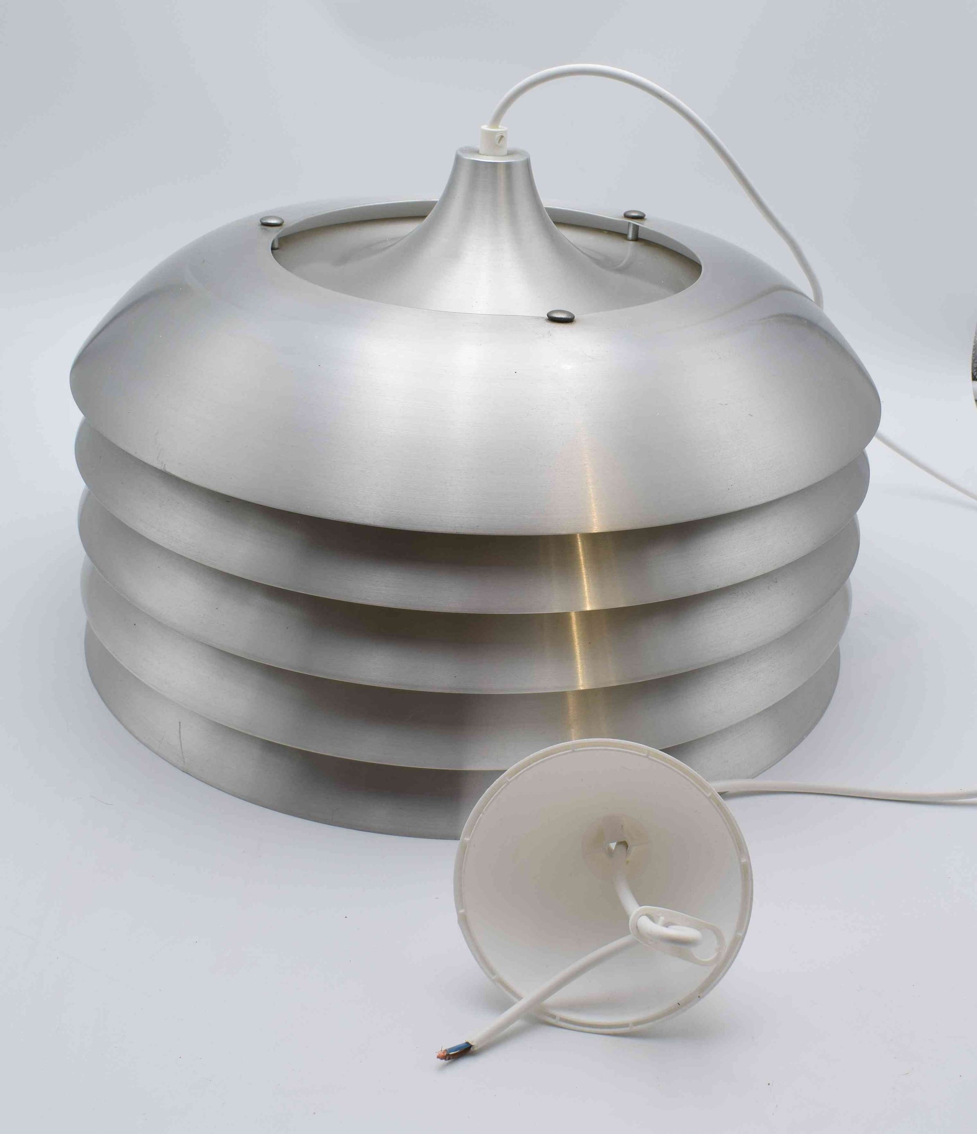 jakobsson, svera, AB Markaryd, Swedish design ikea, danish design, dutchdesign lamp, pendant lamp, salmon pink lamp, big hanging lamp, kitchen lamp, living room lamp, fog morup vintage, vintage lamp